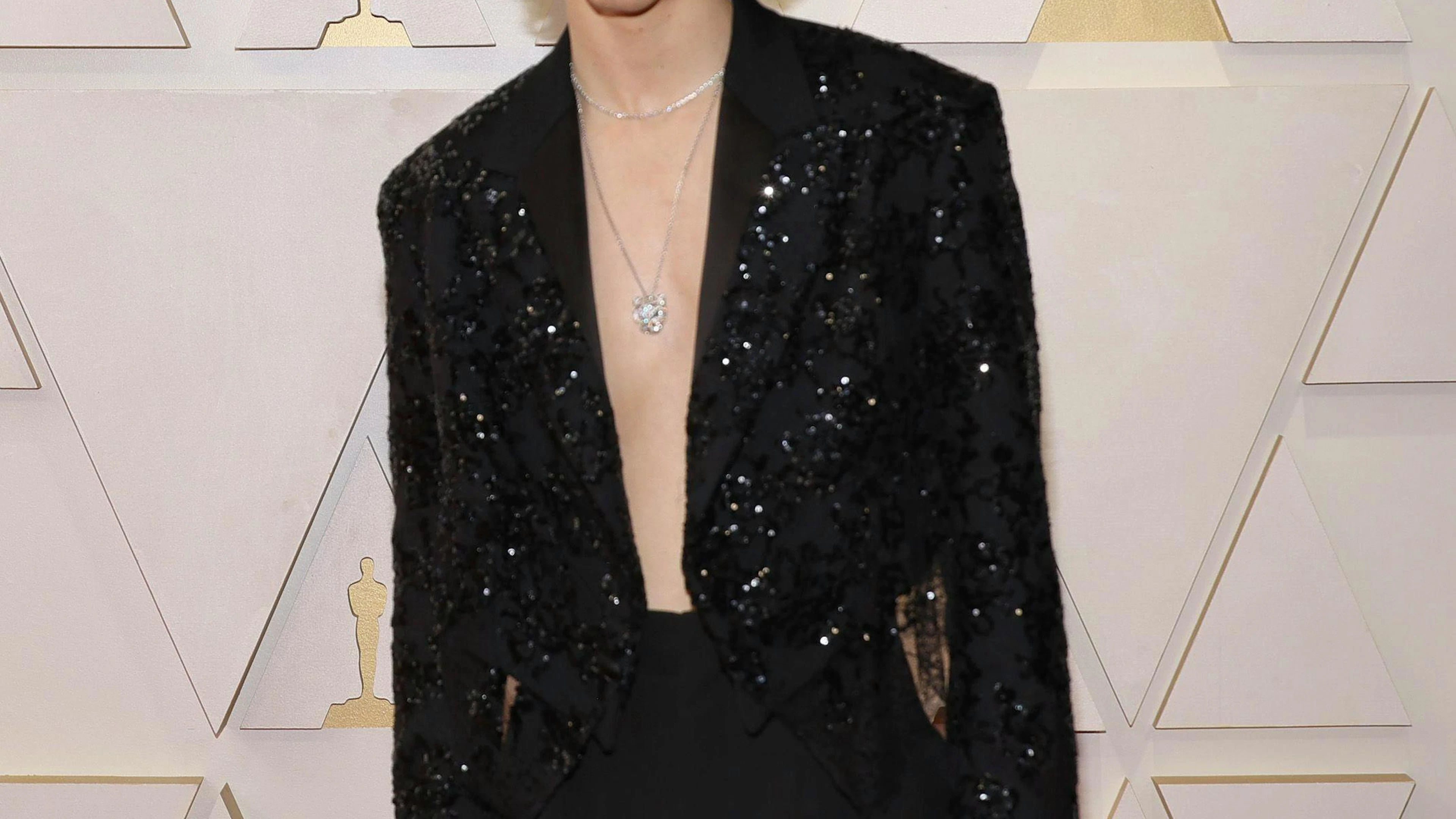 Genau wie ihr Kollege aus «Dune»:&nbsp;Timothée Chalamet verzichtete hingegen komplett aufs Hemd.&nbsp;