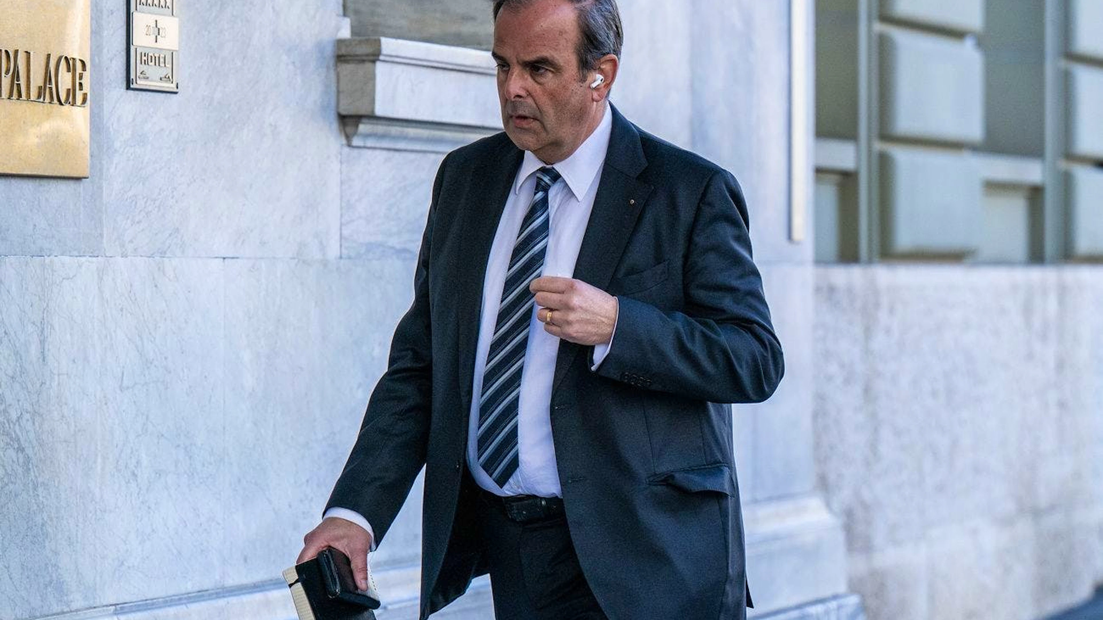 «Er ist ist sozusagen die Verkörperung des Chic fédéral»: Jeroen van Rooijen über Gerhard Pfister.