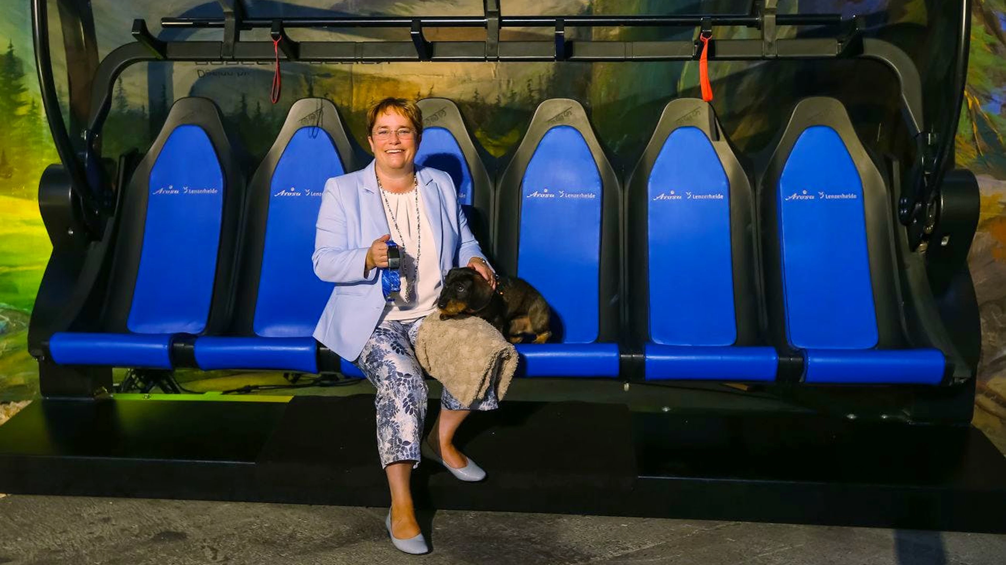 «Immerhin hat sie das blaue Farbkonzept von oben bis unten durchgezogen»: Jeroen van Rooijen über Magdalena Martullo-Blocher.
