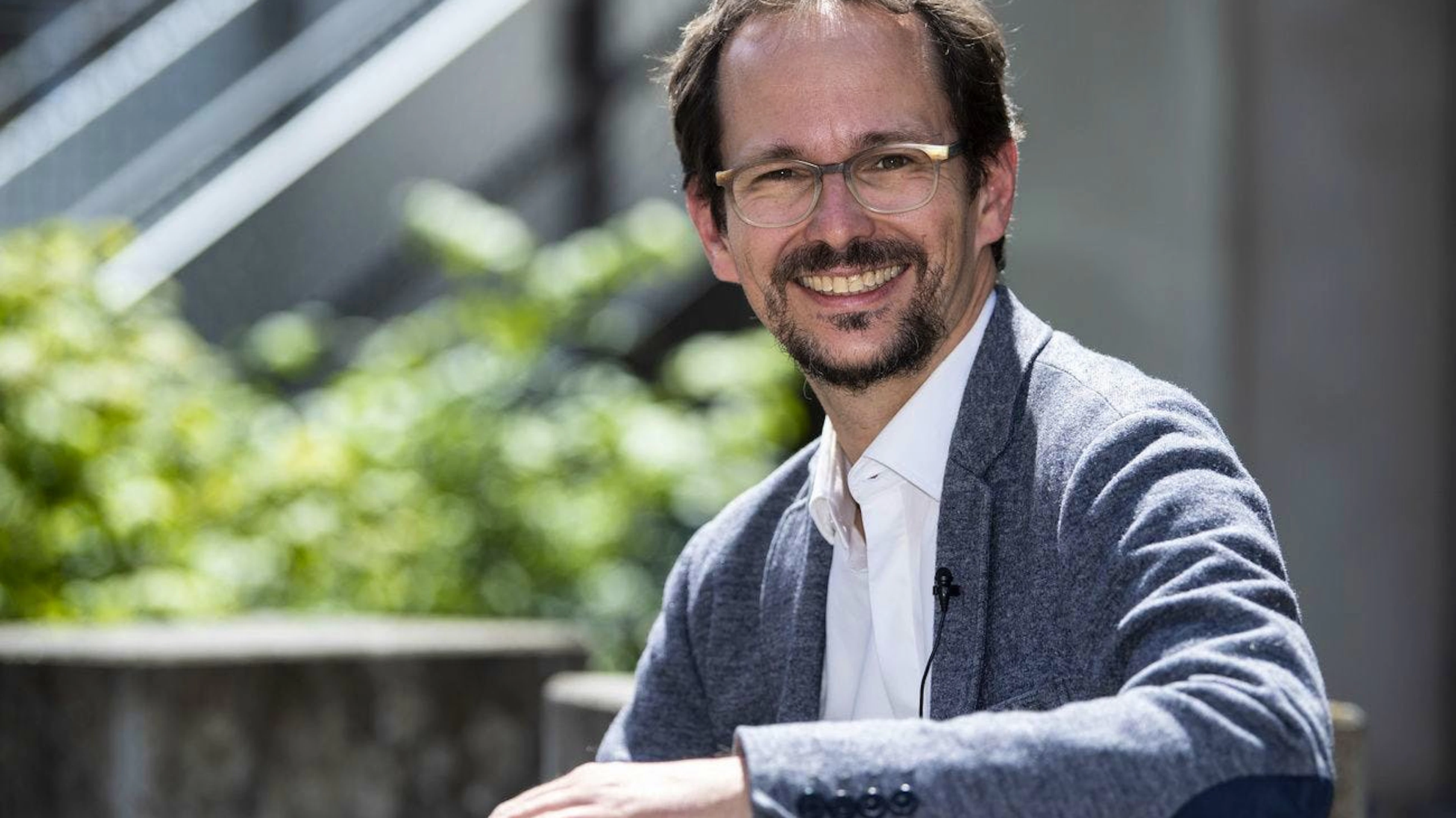 «Dieser Mann muss eine sehr volle Agenda haben, dass er keine Zeit findet, sein Resthaar wenigstens ein bisschen in Form zu bringen»: Jeroen van Rooijen über Balthasar Glättli.