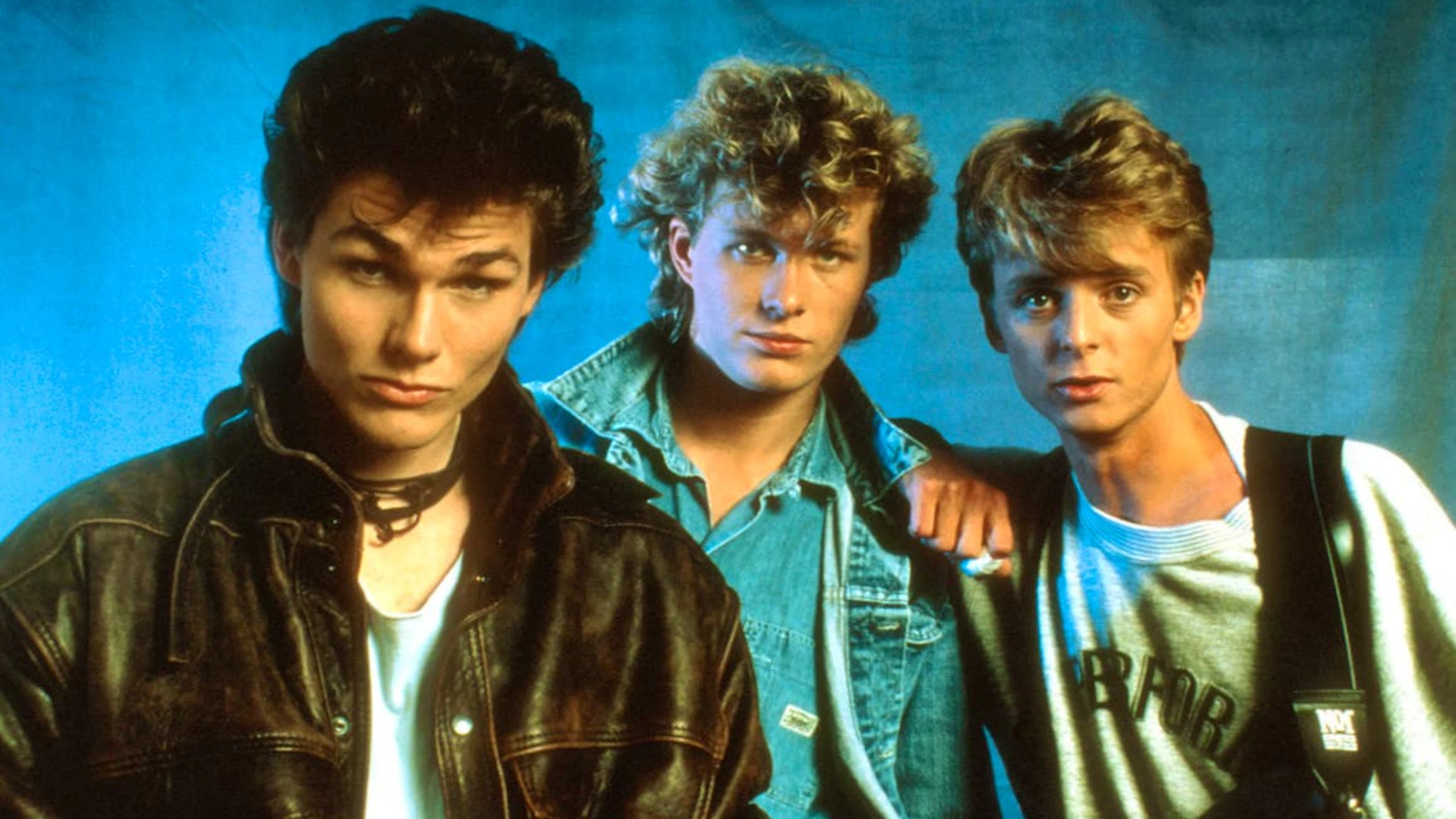 2010 die Ankündigung des nächste Adieus: 25 Jahre seien genug, finden die drei Bandmitglieder und gehen auf grosse Abschiedstour. Es ist jedoch kein Abschied für immer: 2015 lädt A-ha zu einer Pressekonferenz ein und sagt: «A-ha has something to say.»