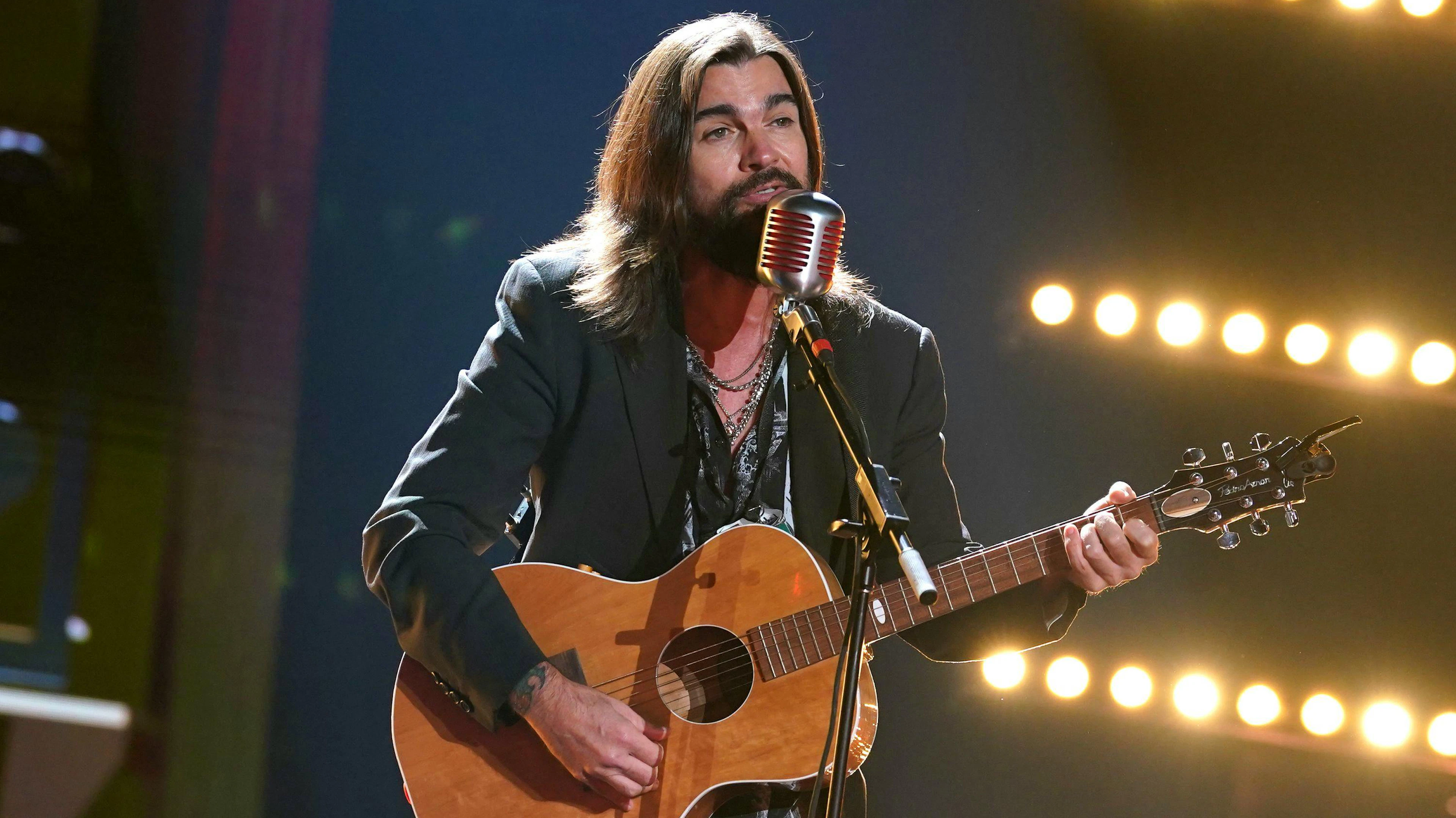 Seine Sommerhits dürften bald wieder kommen: Juanes kommt natürlich mitsamt seiner akustischen Gitarre ans Jazz Festival.