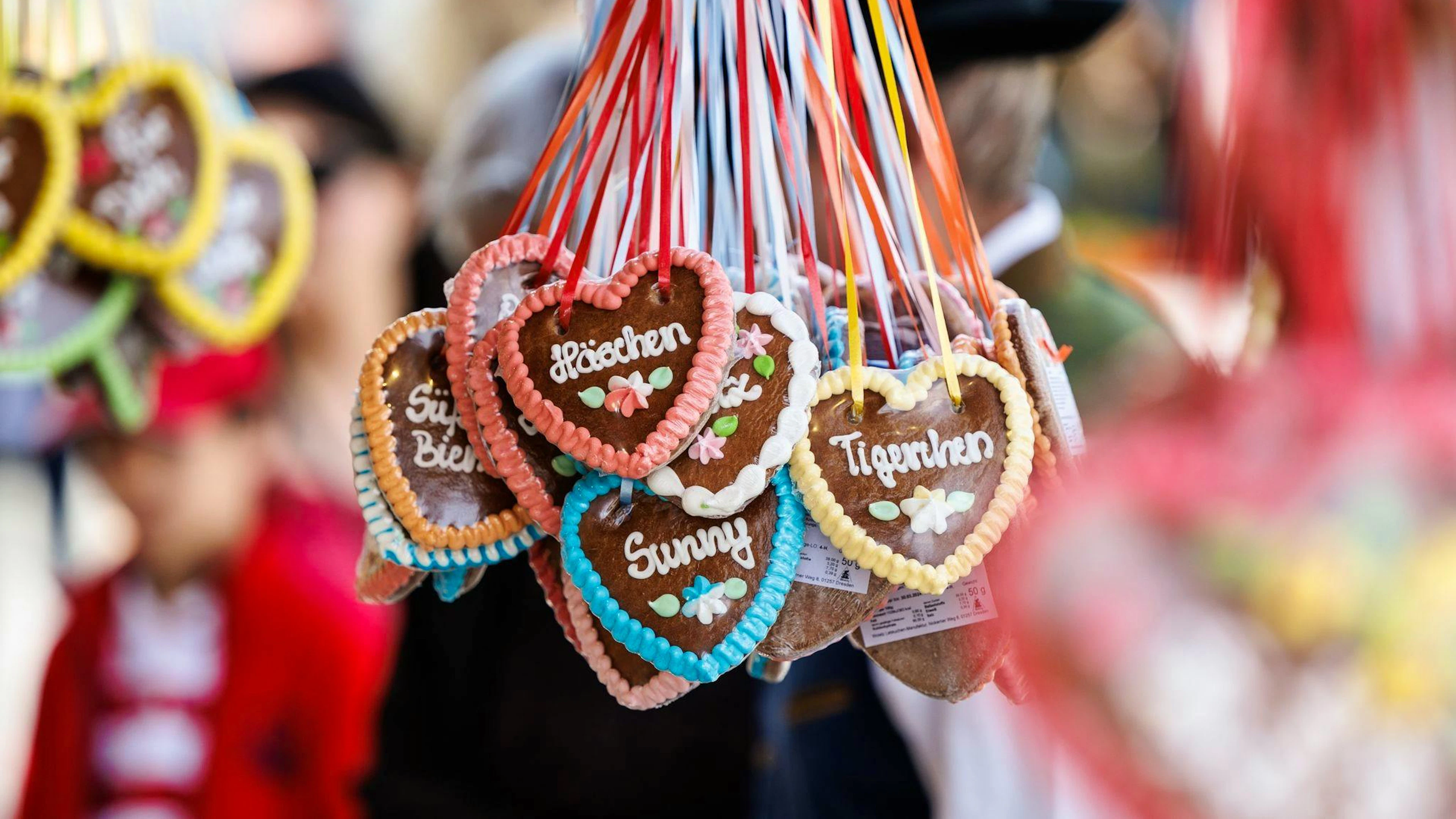 Lebkuchenherzen mit Kosenamen gibt es hierzulande auf jedem Jahrmarkt zu kaufen. Die blue News Koluminstin wollte aber keinen Lebkuchen kaufen, sondern lieber eine selber backen.