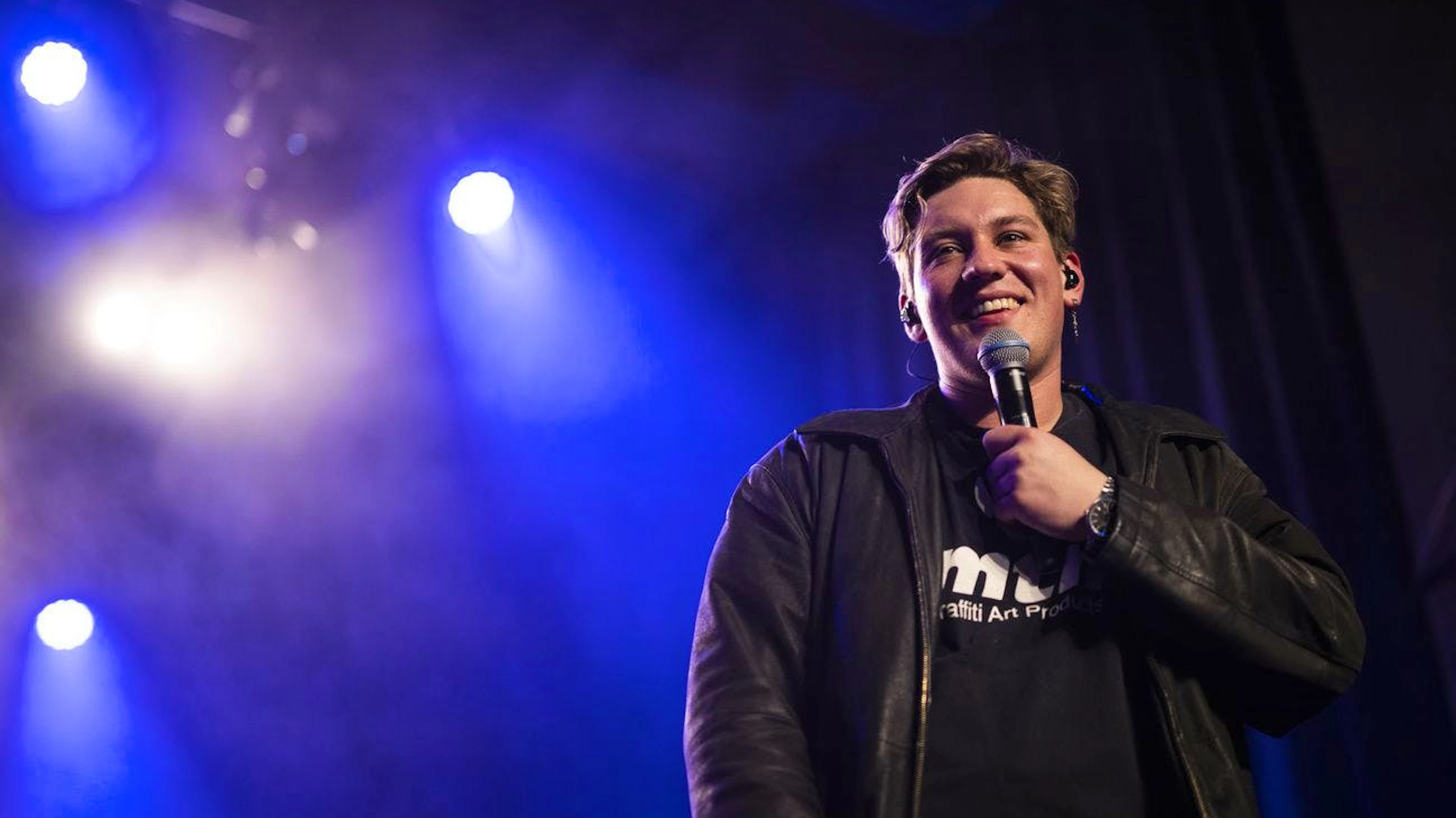 Mit seiner wunderbaren Stimme, manche behaupten sogar einer der besten des gesamten Teilnehmerfeldes, hat Sänger Marius Bear im Halbfinal so viele Punkte geholt, dass er sich für das Final vom Samstag qualifiziert hat.