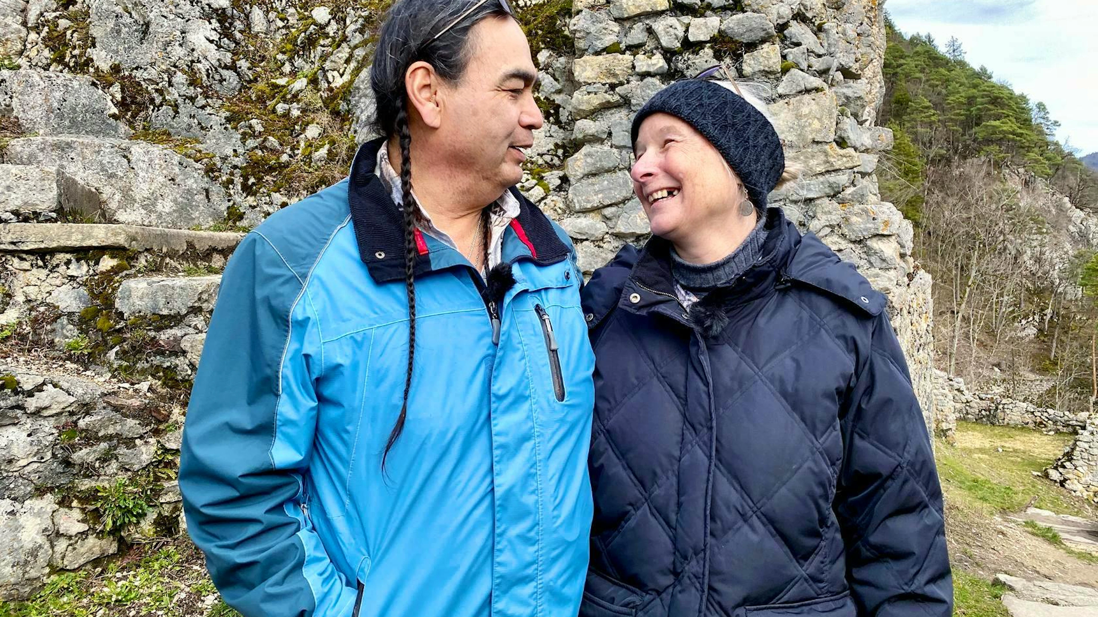 … Brigitte und native American Jay Howard, die aus den USA in die Schweiz zurückgekehrt sind.&nbsp;
