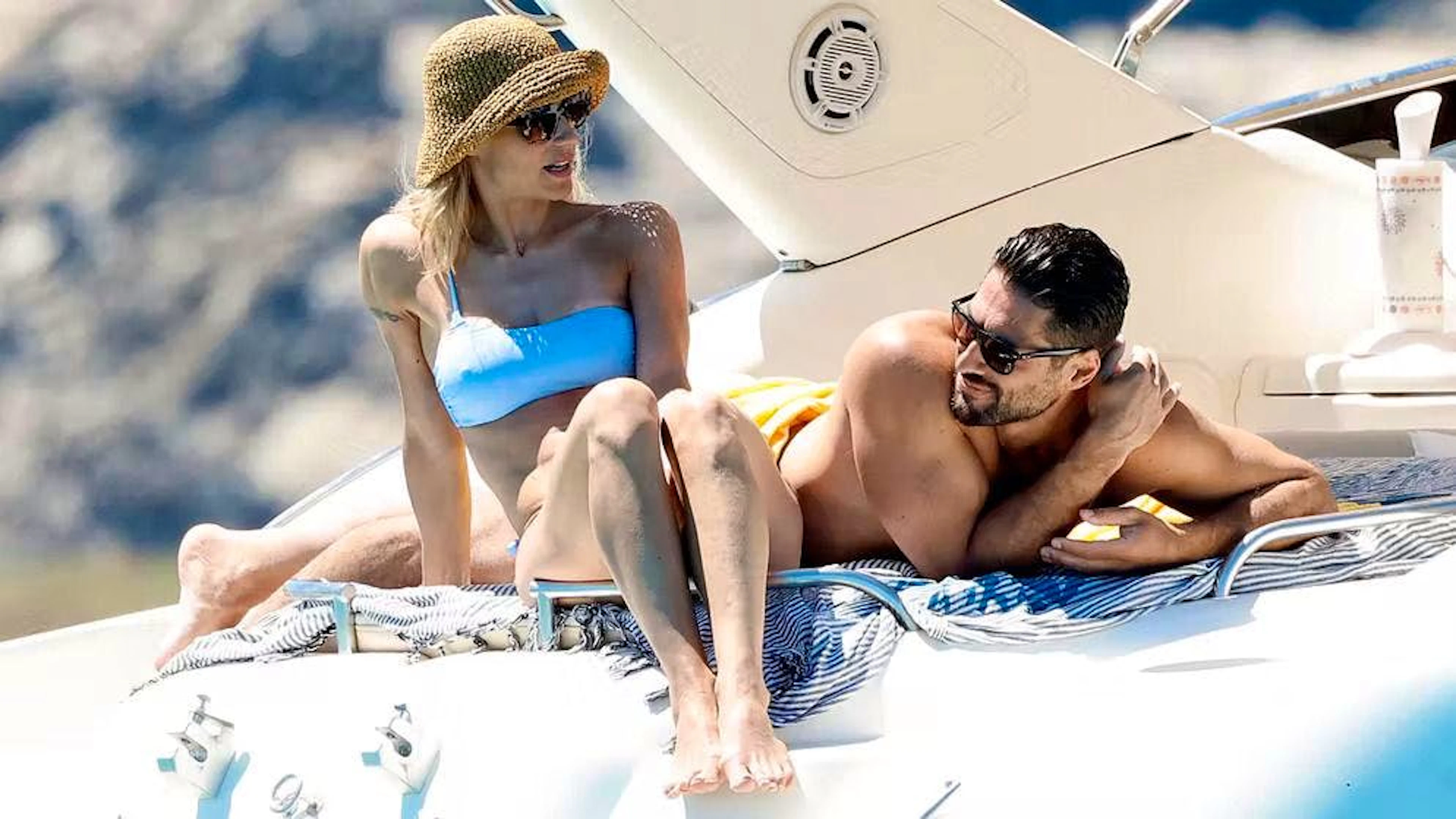 La Hunziker con il «medico più bello d'Italia» Giovanni Angiolini in estate.