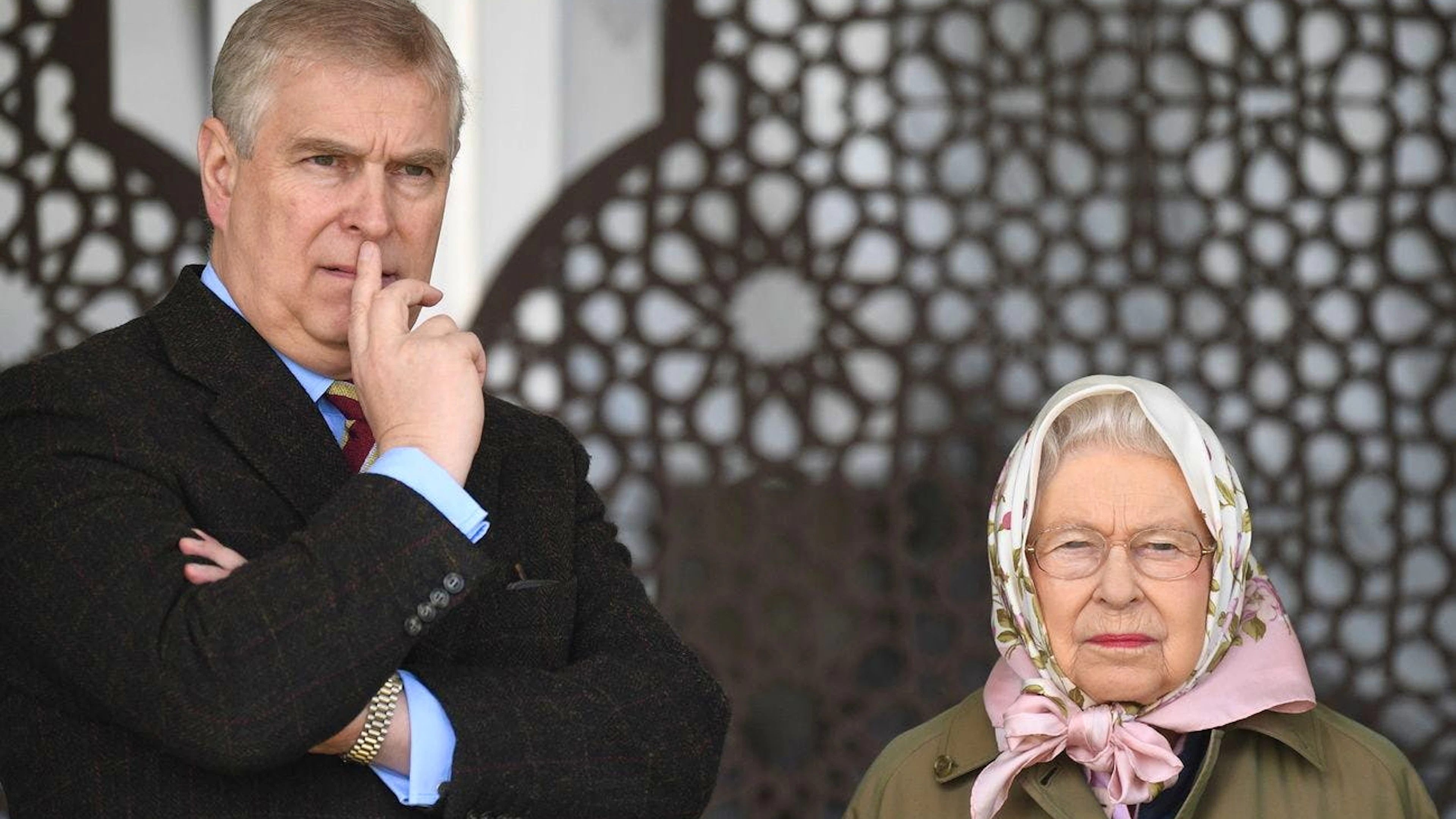 Prinz Andrew hat seiner Verstrickung im Epstein-Fall wenig Rückhalt. Seine Mutter Königin Elizabeth II., die am 8. September 2022 verstarb, hielt noch zu ihrem Sohn. Hier bei einer Pferdeshow im November 2019 in Windsor.