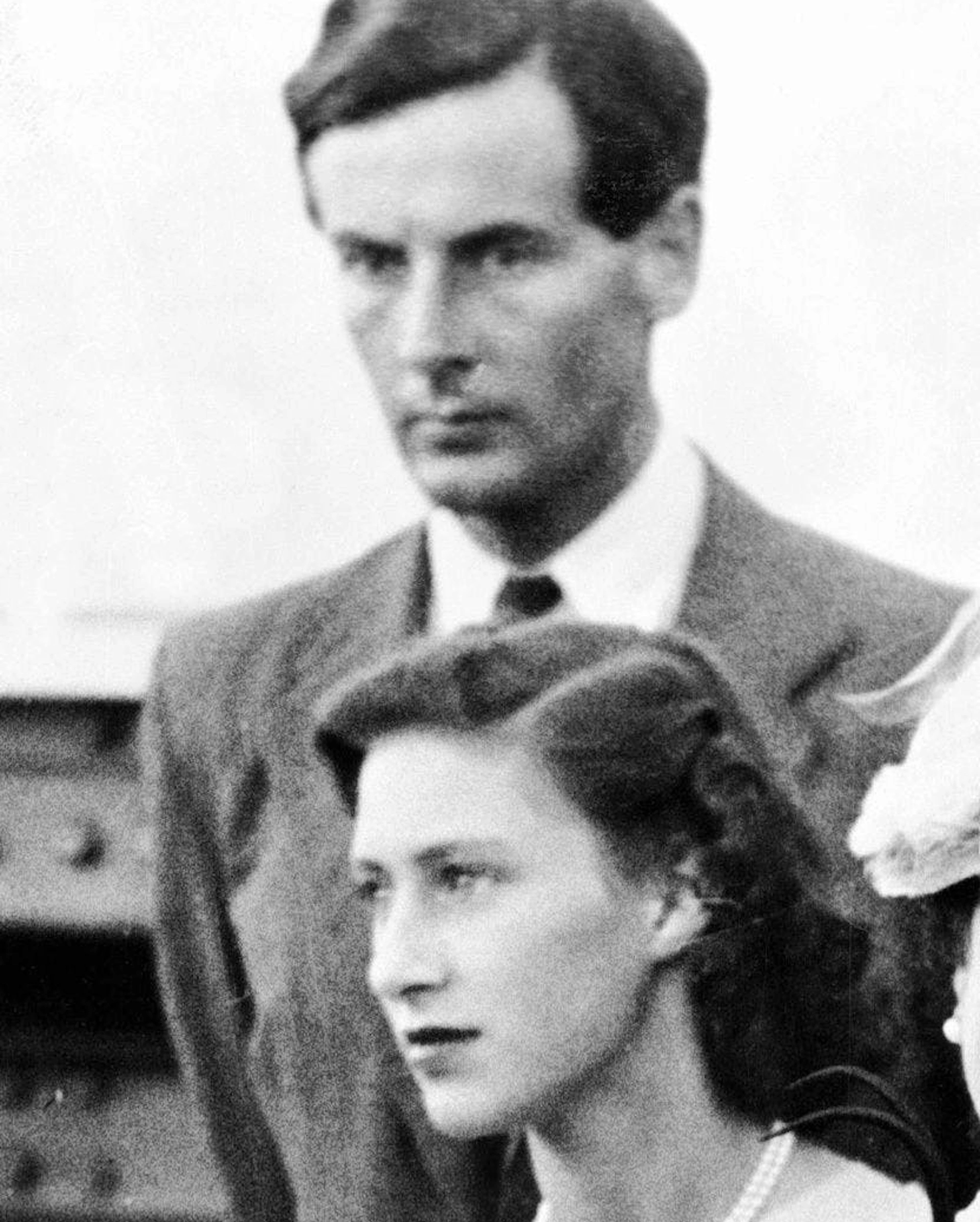Die Prinzessin wollte den Vertrauten ihres Vaters eigentlich heiraten. Nachdem es einen Aufschrei gab, beendete sie die Beziehung mit einem öffentlichen Statement. Dieses Foto wurde 1947 in Südafrika aufgenommen.&nbsp;