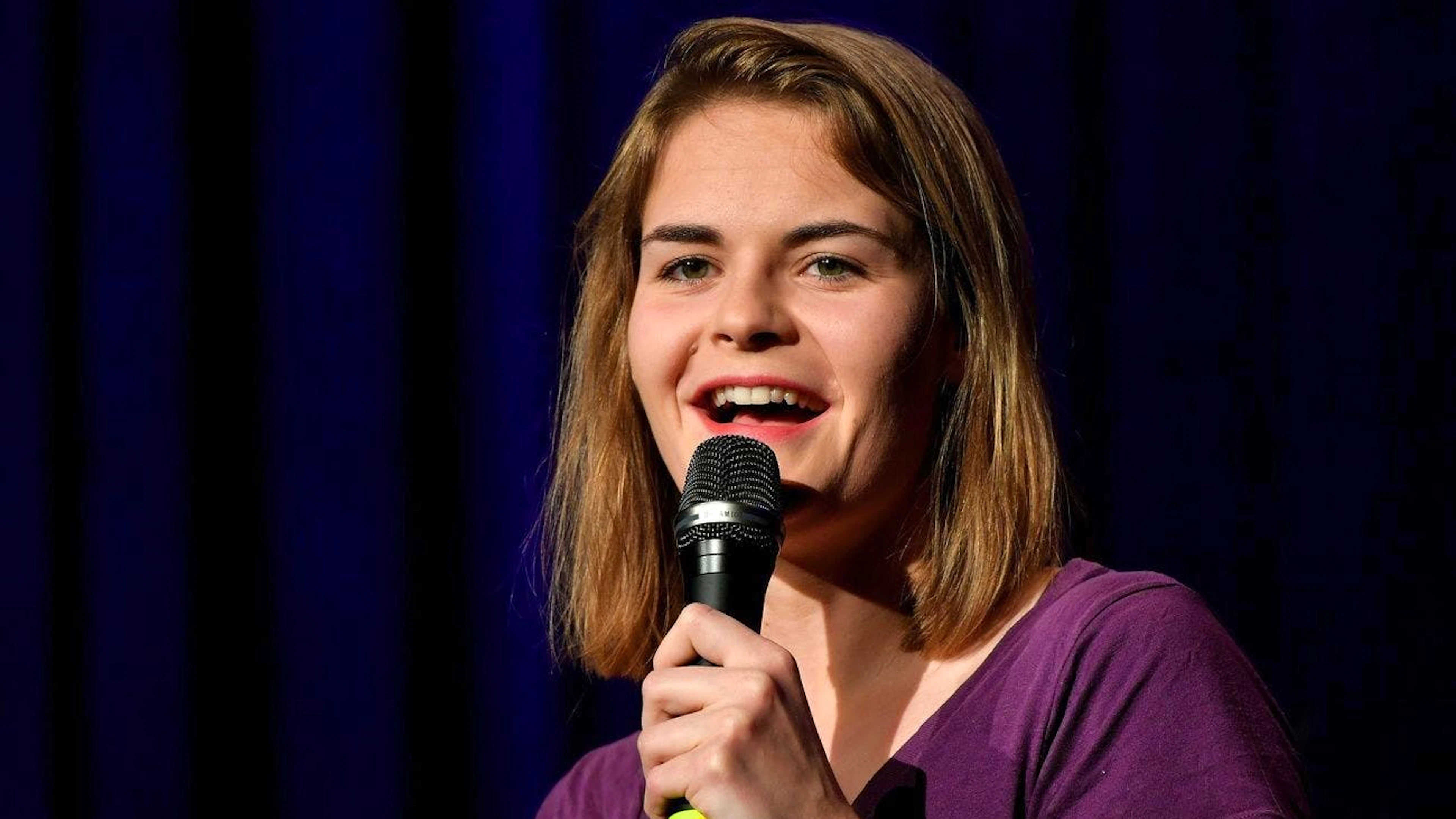 Hazel Brugger performt am Kölner Comedy Festival im Oktober 2017.