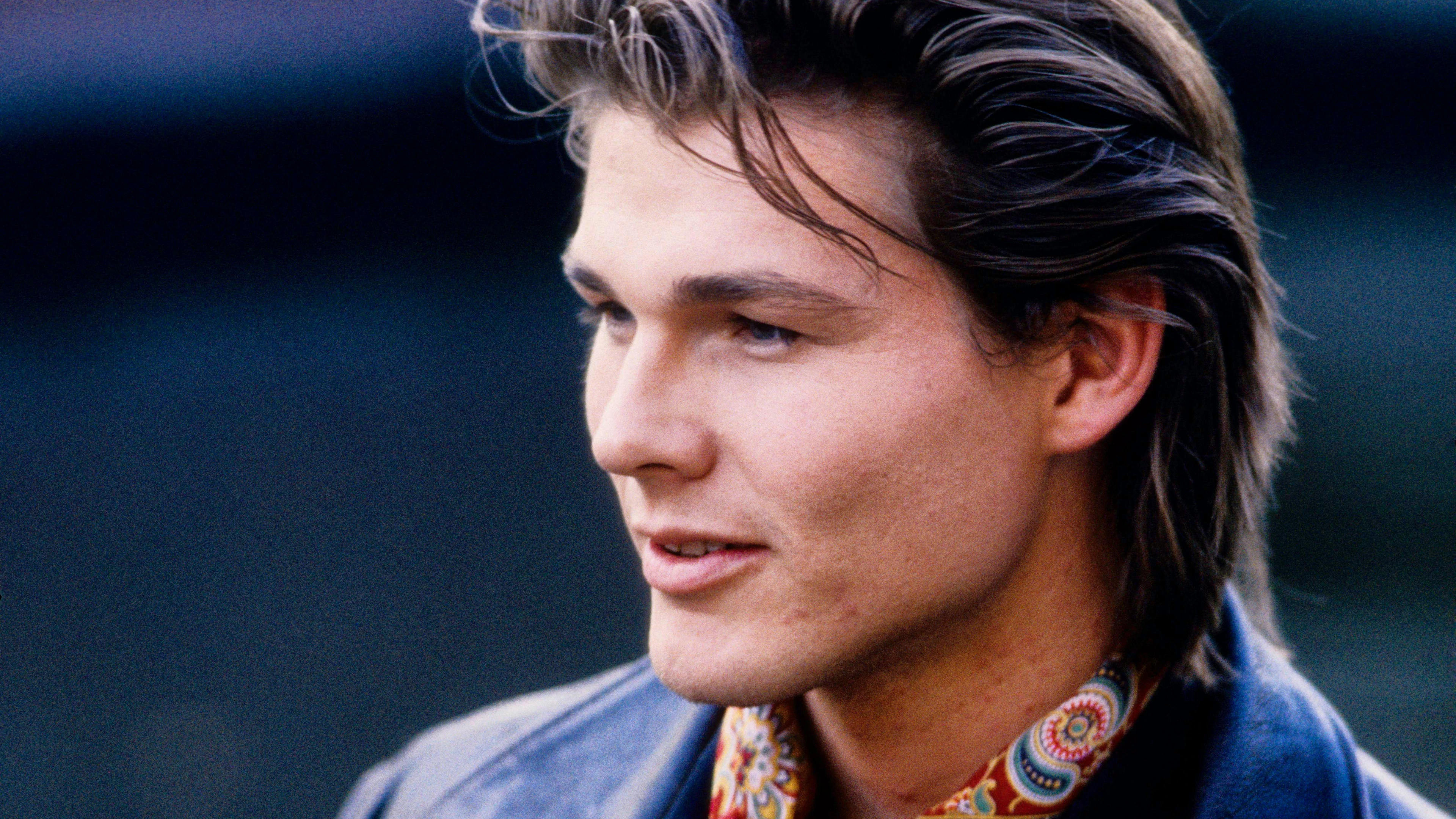 Nachdem 1984 die ersten beiden Versuche mit der Single «Take On Me» floppen, geht die Plattenfirma nochmals über die Bücher und dreht ein Video, in dem Sänger Harket seine Liebe in einer animierten Comic-Welt findet. Und plötzlich ist Musikwelt begeistert und das Lied schiesst in den Charts nach oben.