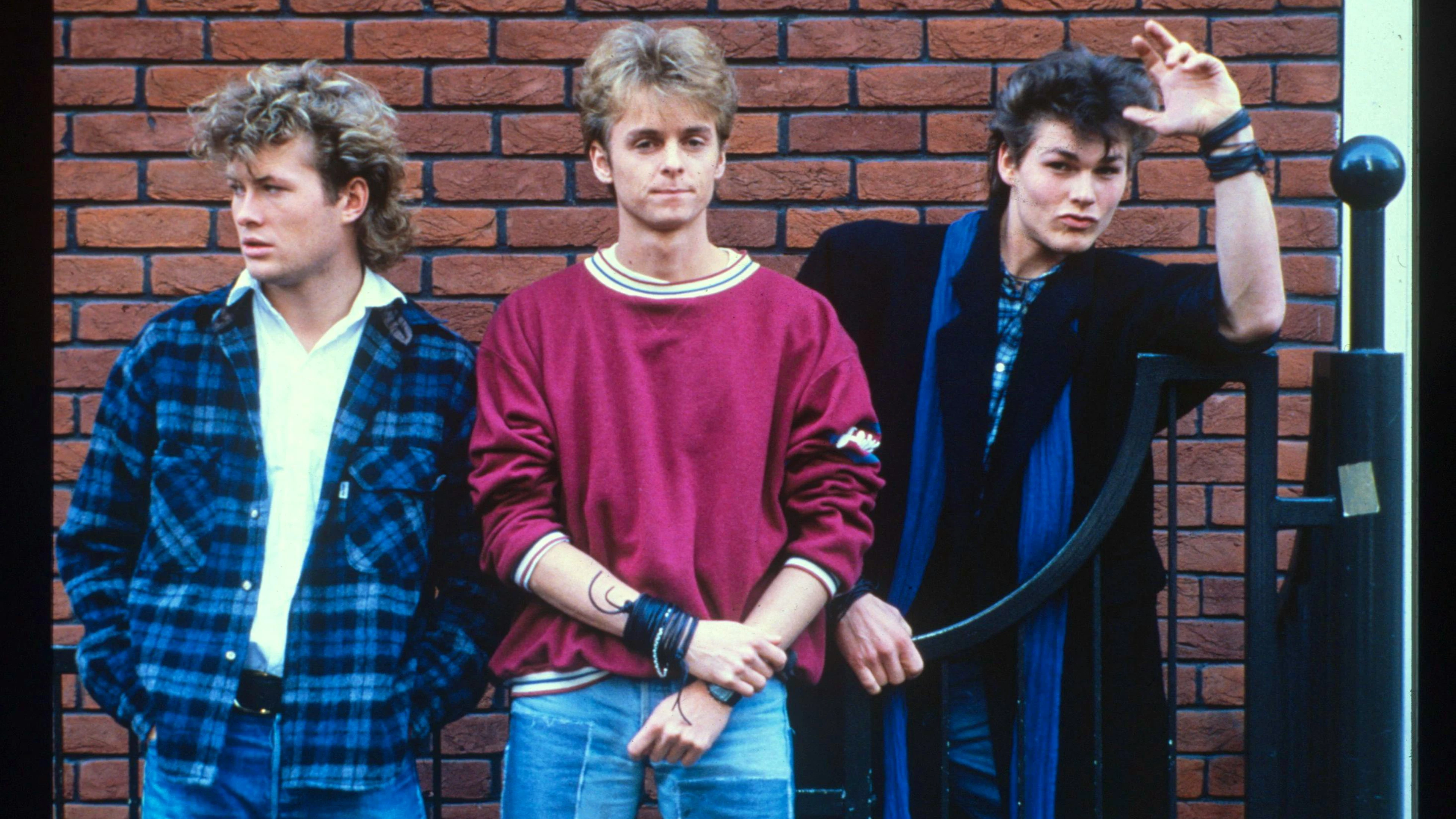 Pål Waaktaar, Magne Furuholmen und Morten Harket sind nicht die einfachsten Namen, wenn man international als Musiker gross rauskommen möchte. Ob die drei Norweger ihre Band, die sie 1982 ins Leben riefen, deshalb A-ha nennen?