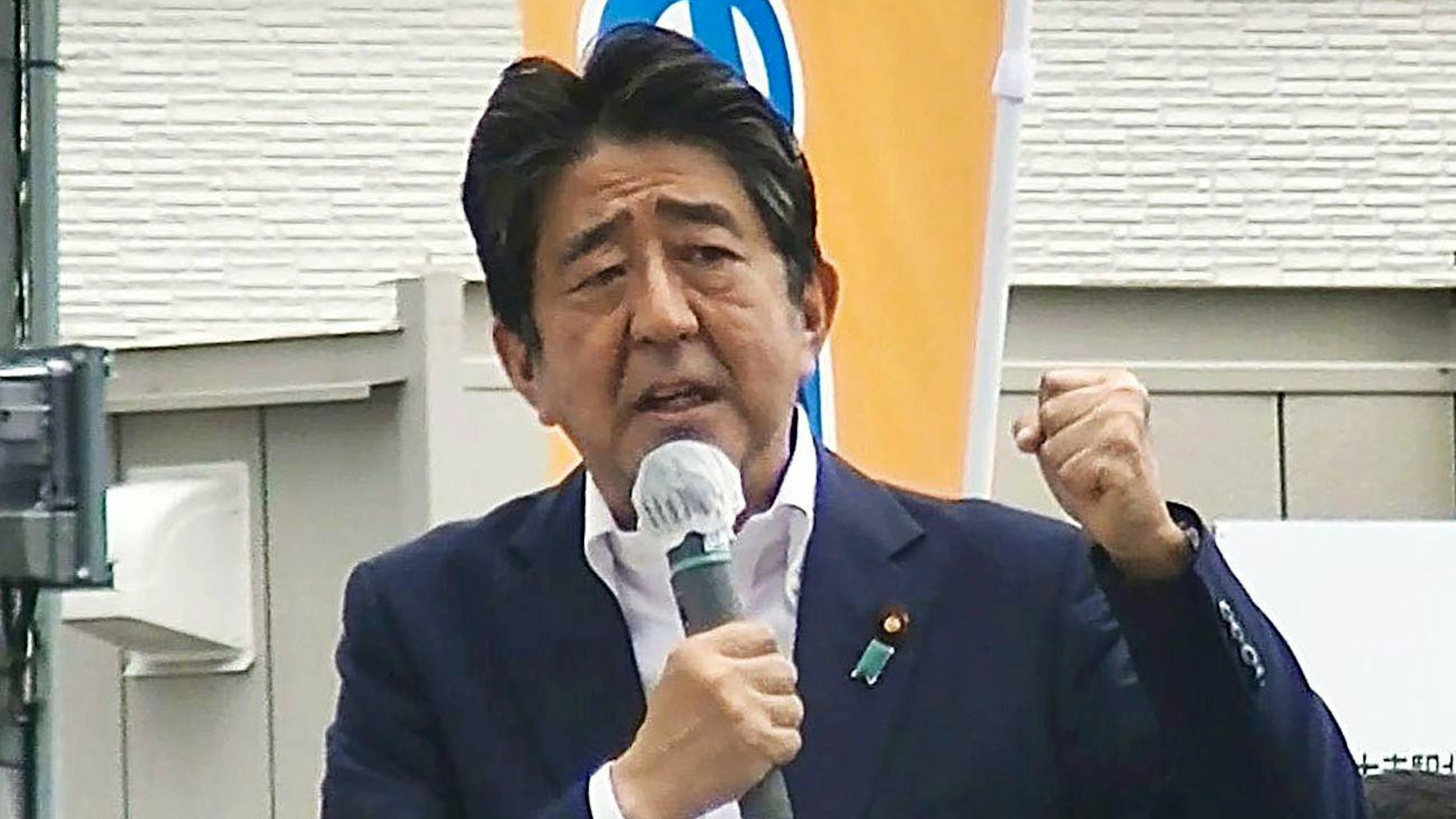 Bei einer Wahlkampfveranstaltung in der japanischen Stadt Nara hat ein Mann auf Japans ehemaligen Premierminister Shinzo Abe geschossen. Dieser hielt dort eine Rede während des Wahlkampfs um das japanische Oberhaus.&nbsp;Abe erlag später im Spital seinen Verletzungen.