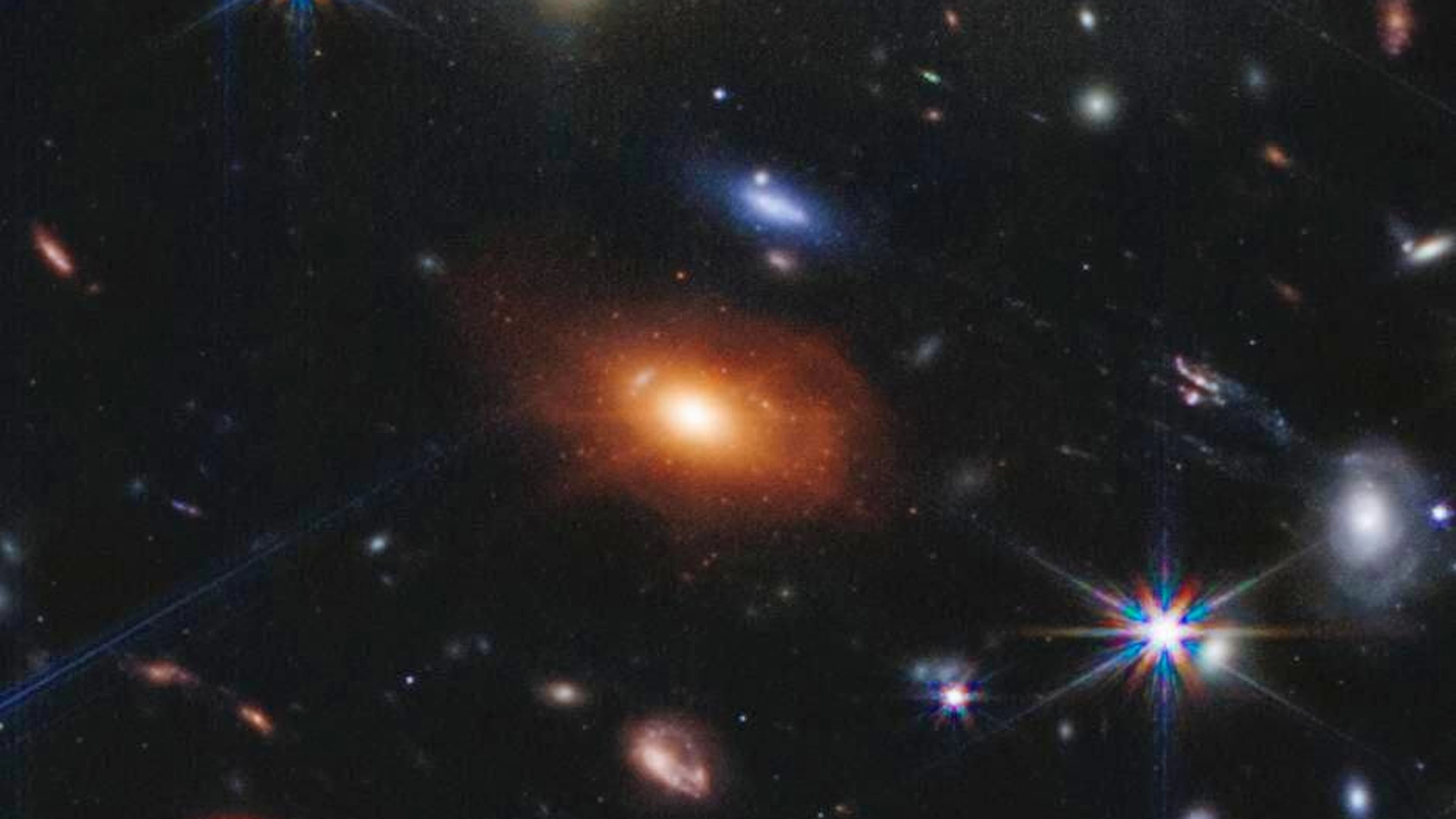 <strong>Und was steckt in diesem roten «Spiegel-Ei»? </strong>Adrian Glauser: «Das ist eine Galaxie.&nbsp; Die rote Färbung hat einerseits mit der Wahl der Filter zu tun und andererseits mit der Physik. Eine rote Galaxie könnte ...