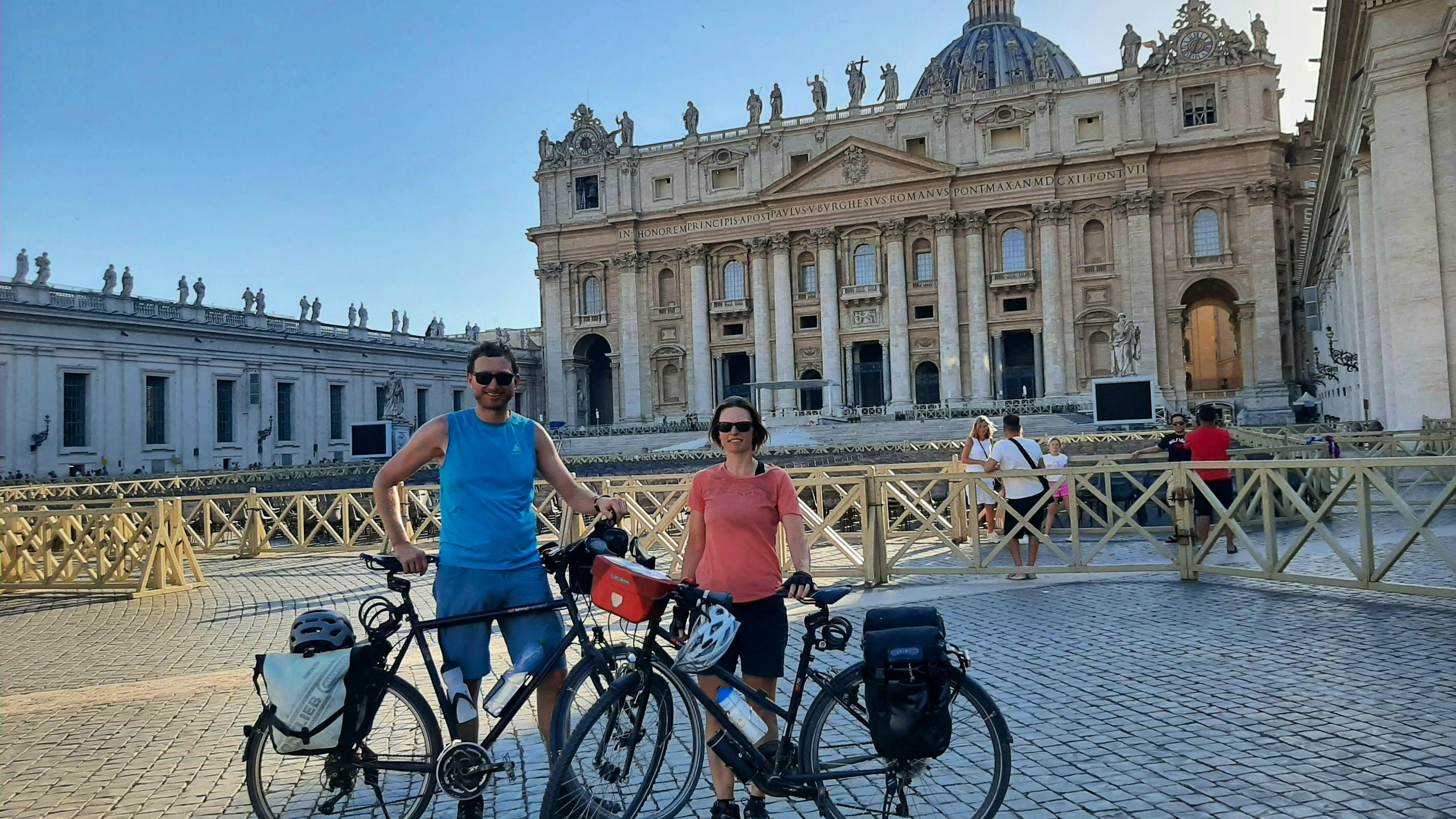 «L’arrivo in piazza San Pietro a Roma, con le biciclette, passando lungo il Tevere, è stato qualcosa di epico», parola dei nostri protagonisti.