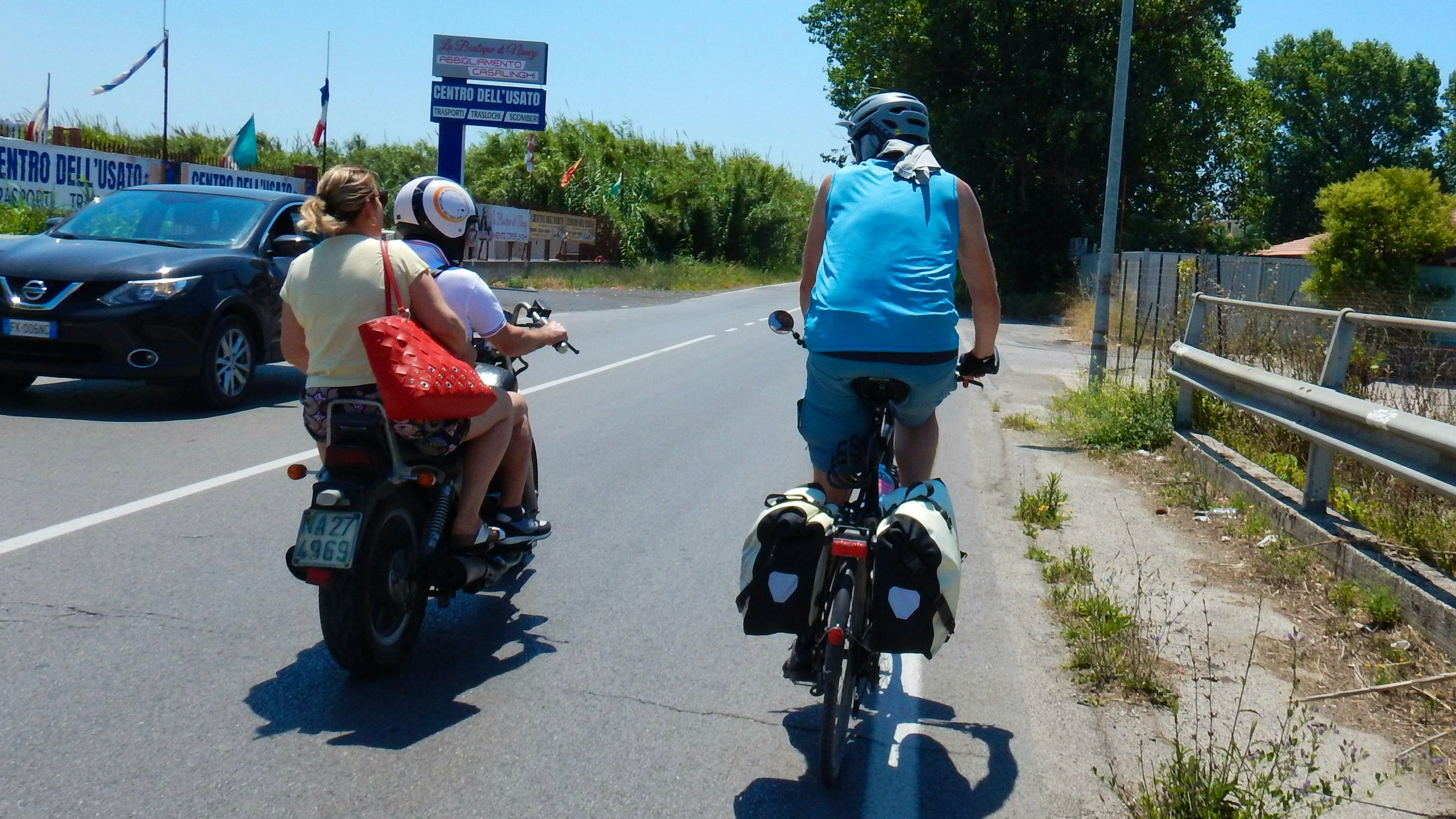 Durante i viaggi in bici non sono mancate delle belle chiacchierate con le persone del posto, o addirittura con altri utenti della strada!