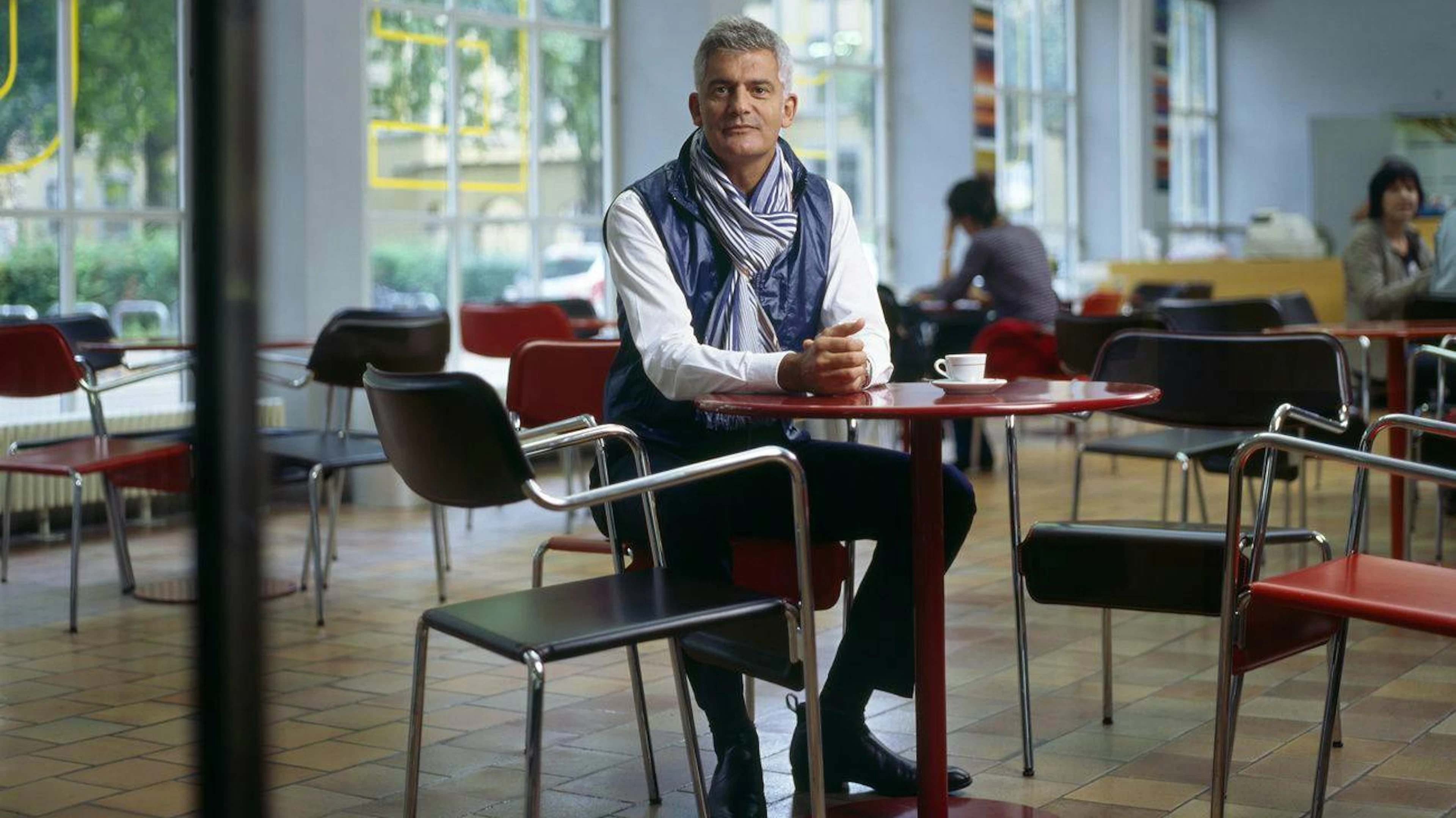 «Die Architekt*innen und Designer*innen würden ihren Still wohl mit reduce to the max beschreiben. Es gibt jedoch Ausnahmen – etwa Alfredo Häberli»: Jeroen van Rooijen über den Zürcher Designer.