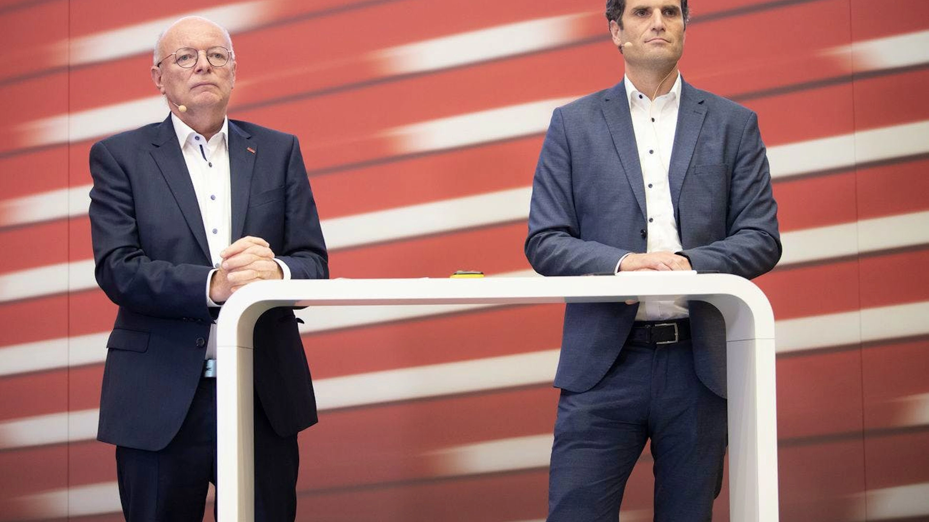 «Wer vor Leute tritt, sollte vorher aber immer den Autoschlüssel und das Handy aus den Hosentaschen herausnehmen»: Jeroen van Rooijen über Vincent Ducrot und Linus Looser.