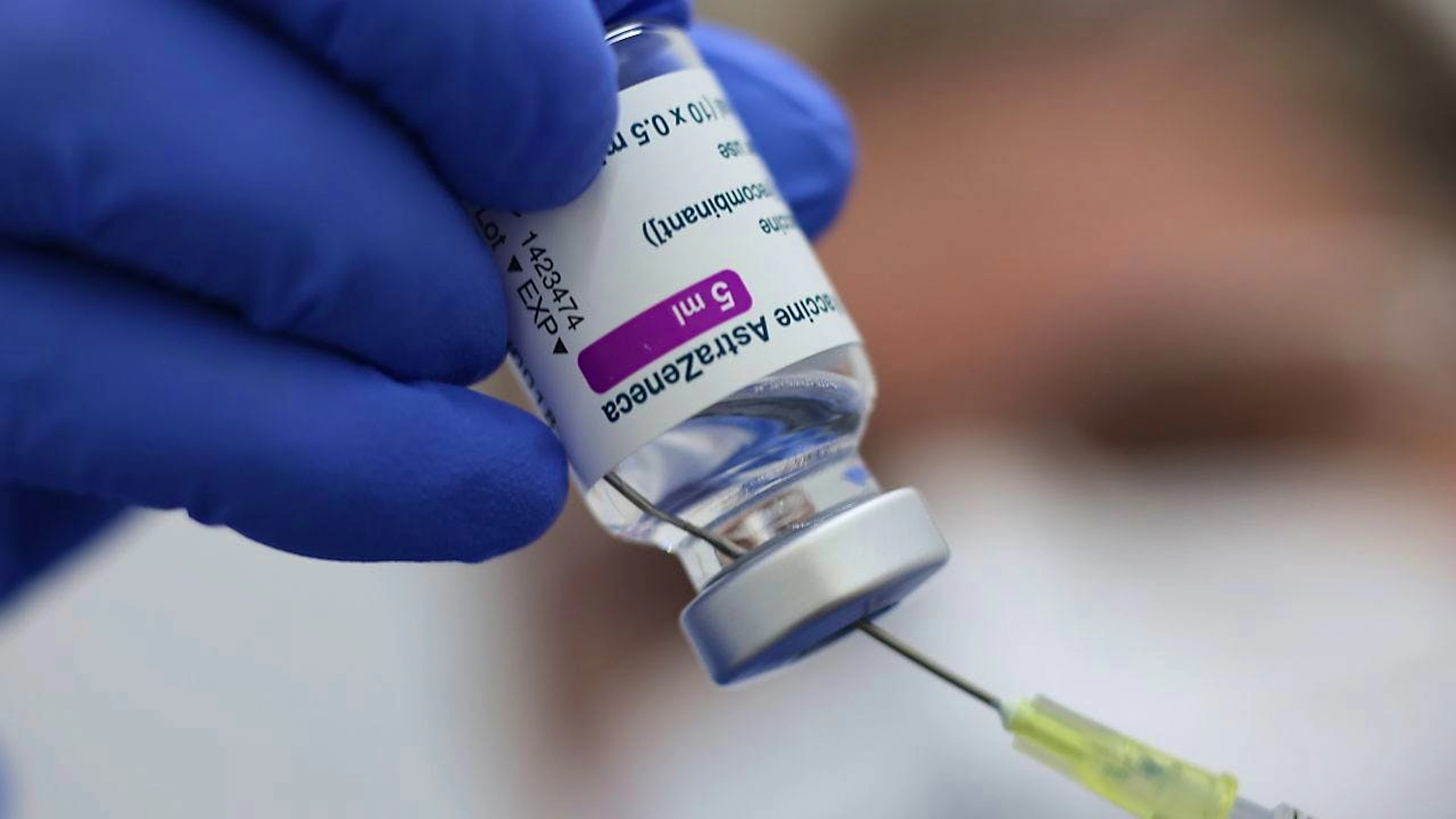 Un trattamento contro il Covid di Astrazeneca
