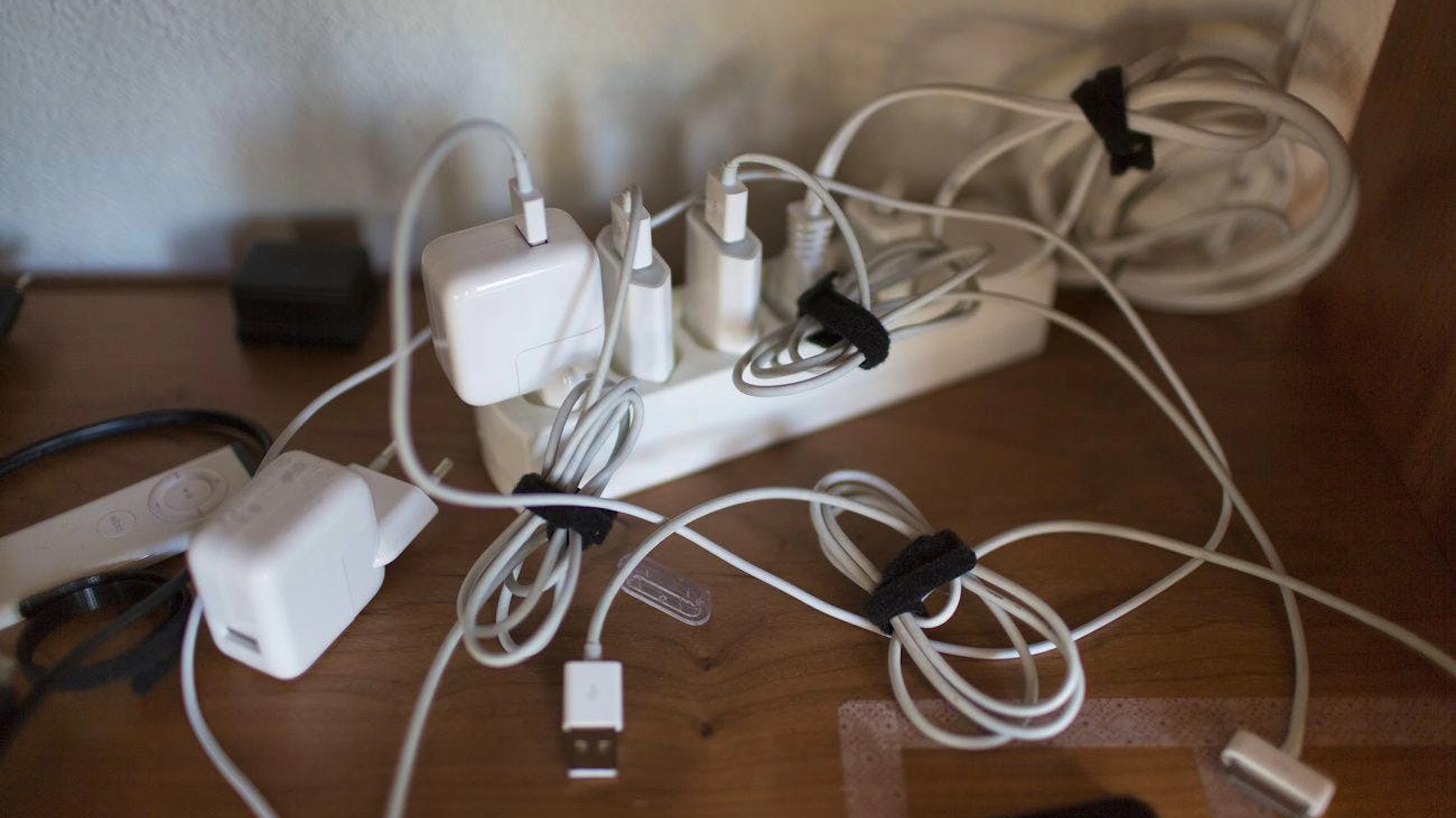 Billige Elektronikartikel erfüllen häufig nicht die erforderlichen Sicherheitsstandards und können Wohnungsbrände auslösen, warnt die Kapo Aargau.