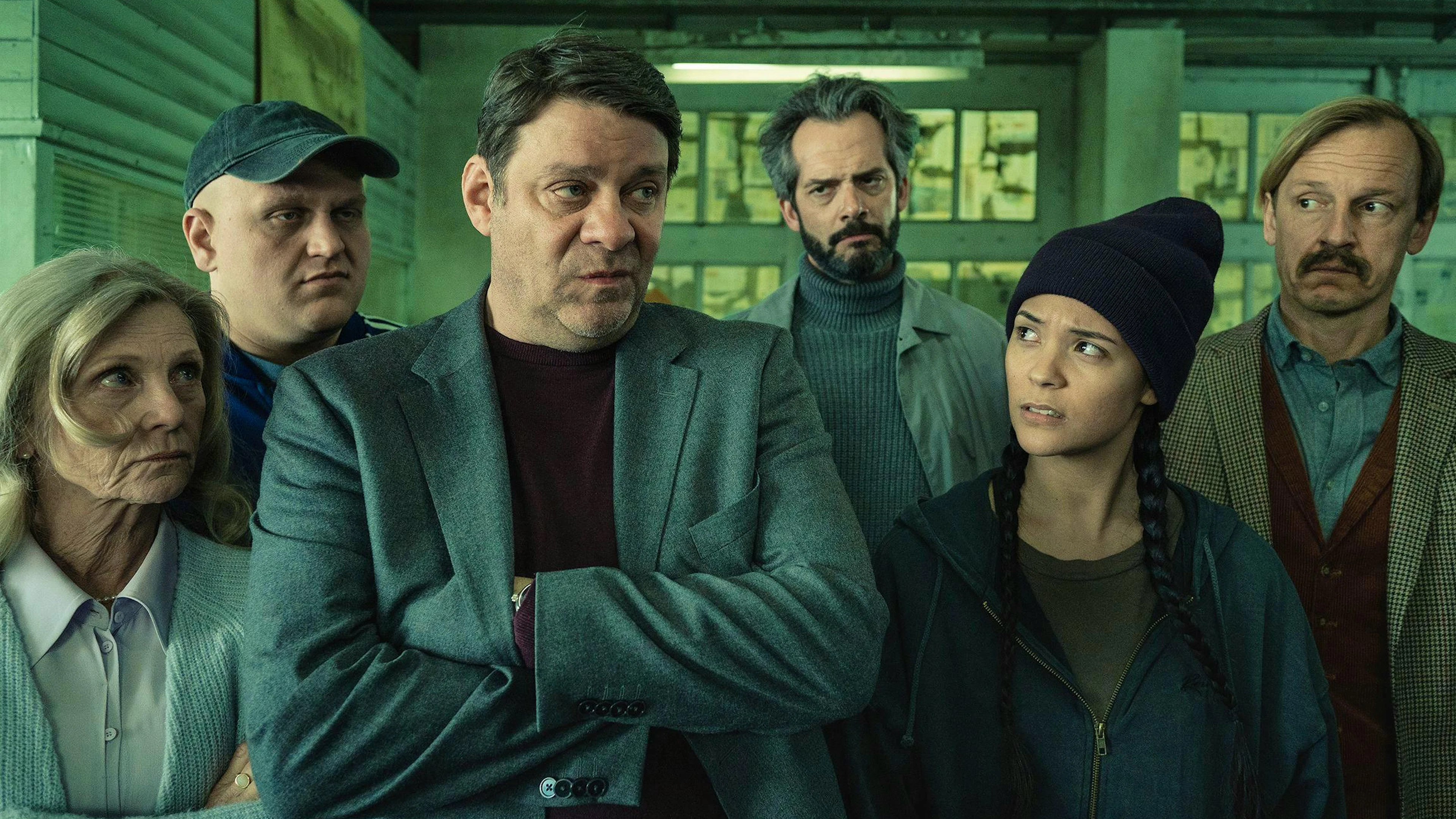 «Die Beschatter» sind Esther Gemsch als Doro Iselin, Dardan Sadik als Milan Giokaj, Roeland Wiesnekker als Leo Brand, Martin Rapold als Roger Hasenfratz, Meryl Marty als Agotha Bayani, Meryl Marty als Agotha Bayani (v.l.n.r). Regie führte der erfolgreiche Filmemacher Michael Steiner («Sennentuntschi», «Wolkenbruch»).