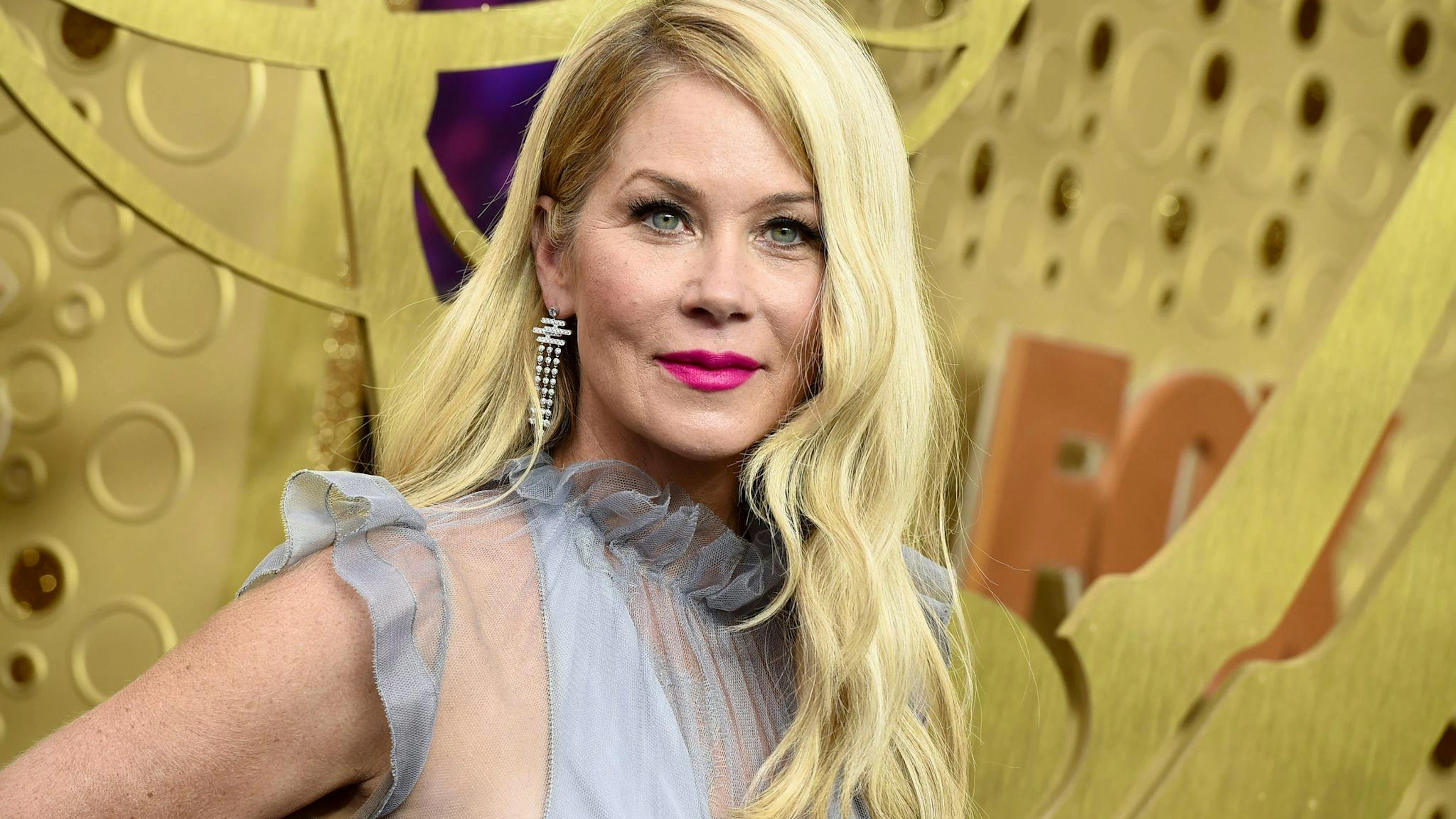 Christina Applegate trifft bei den Primetime Emmy Awards in Los Angeles ein (2019). Sie berichtet ihren Fans regelmässig von ihrer Krankheit.