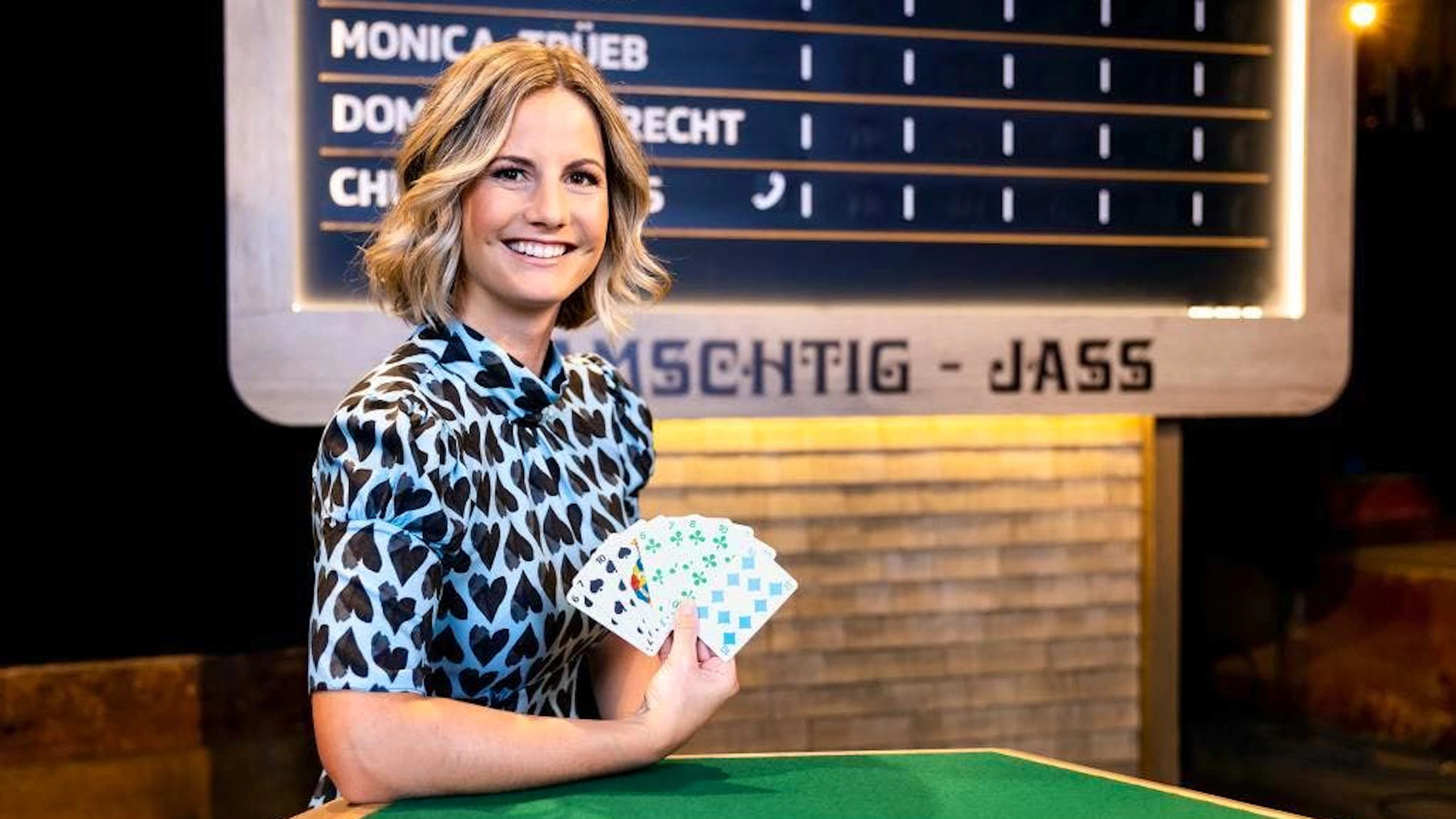 «Das Oberteil hat etwas Trachtenmässiges, ist aber gleichzeitig modern geschnitten und trotz des Allover-Motivs fernsehtauglich»: Jeroen van Rooijen über Fabienne Gyr.