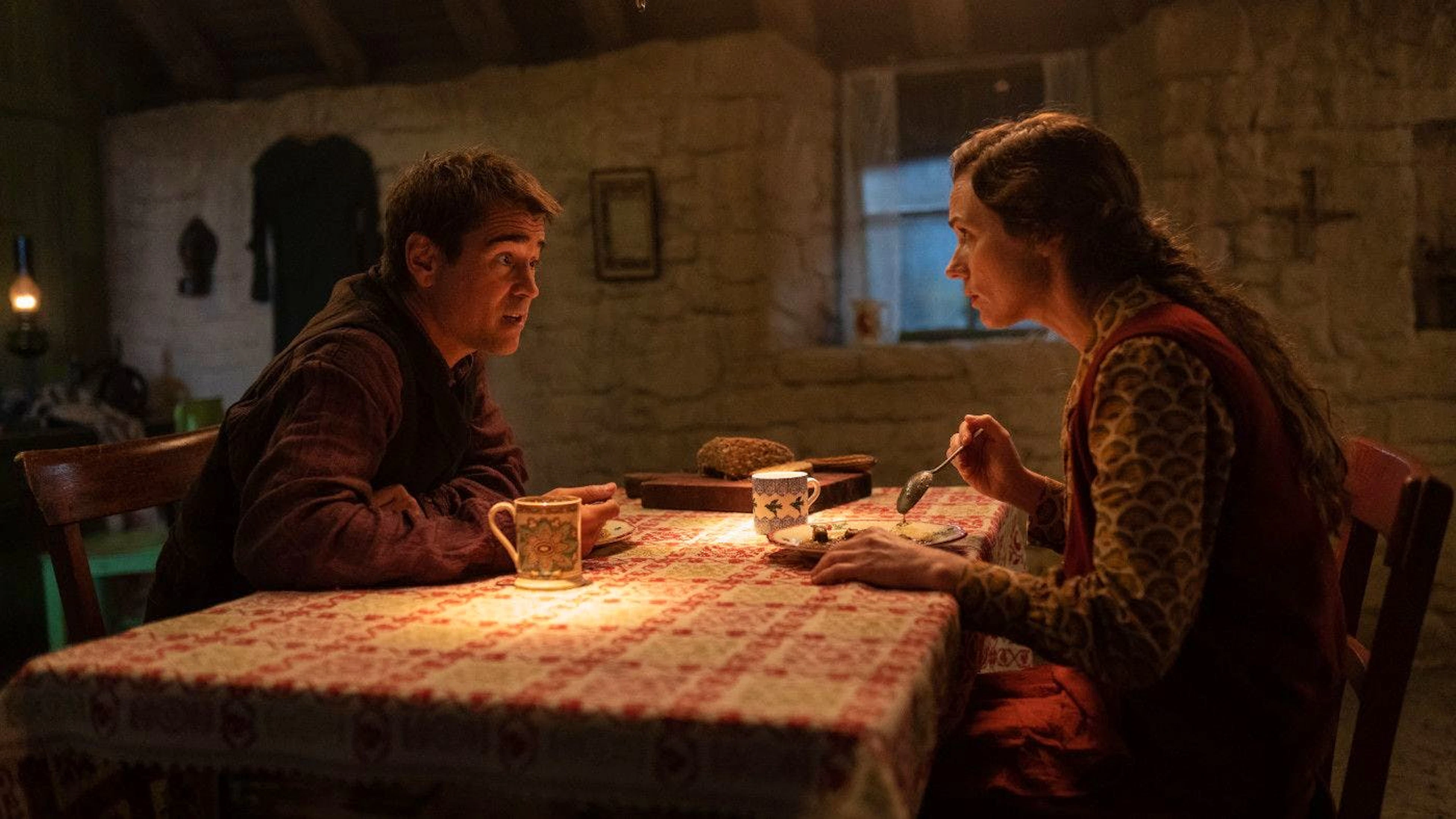 Einer der grössten Triumphe von «The Banshees of Inisherin» sind die tollen Performances. Besonders Farrell und Kerry Condon als seine Schwester überzeugen.&nbsp;