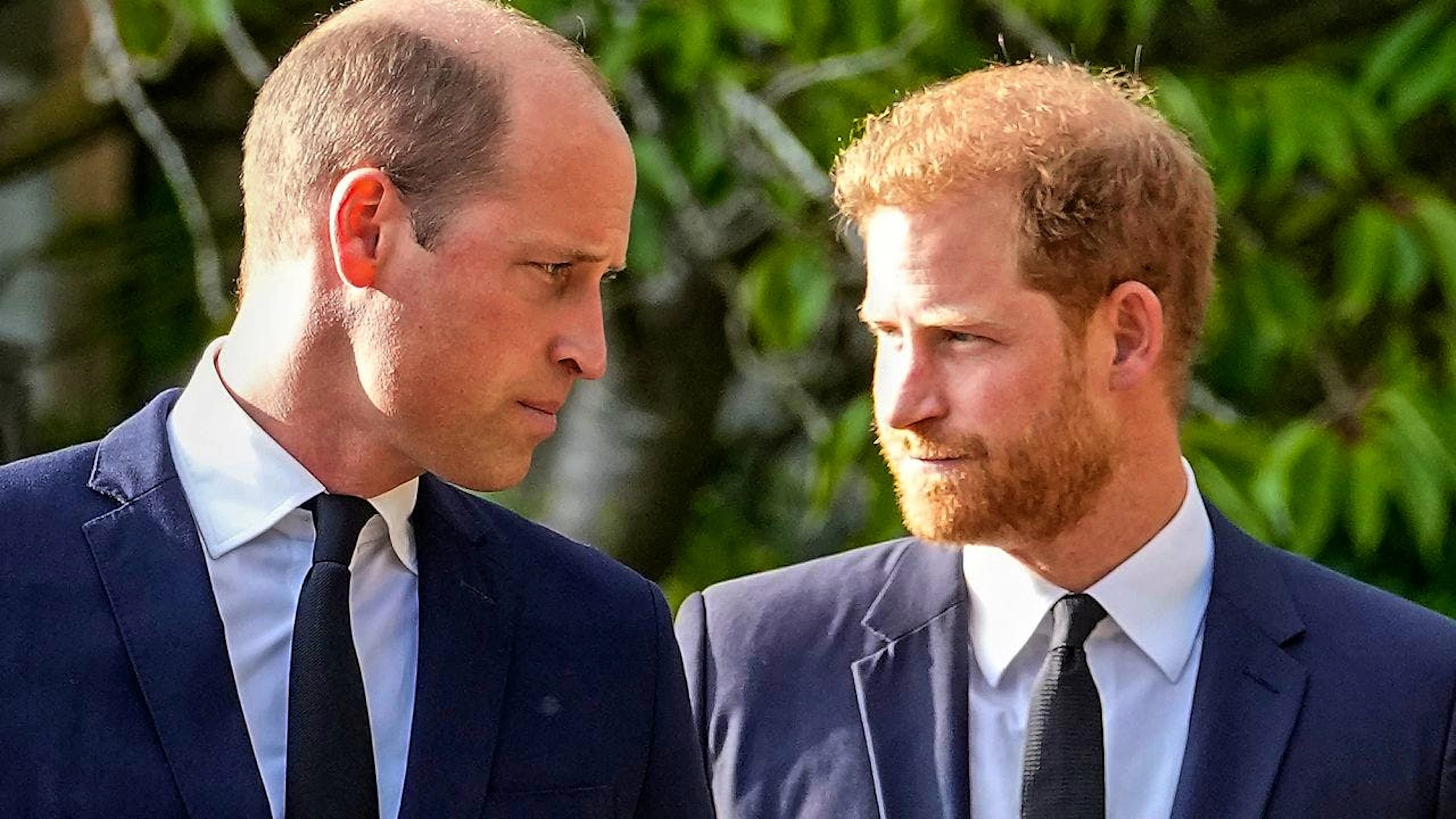 Seitdem sich Prinz Harry (r) vom britischen Königshaus gelöst hat, ist das Verhältnis zwischen ihm und seinem Bruder, Prinz William, sehr schlecht. 2019 soll es zwischen ihnen zu einem schlimmen Streit in London gekommen sein.&nbsp;