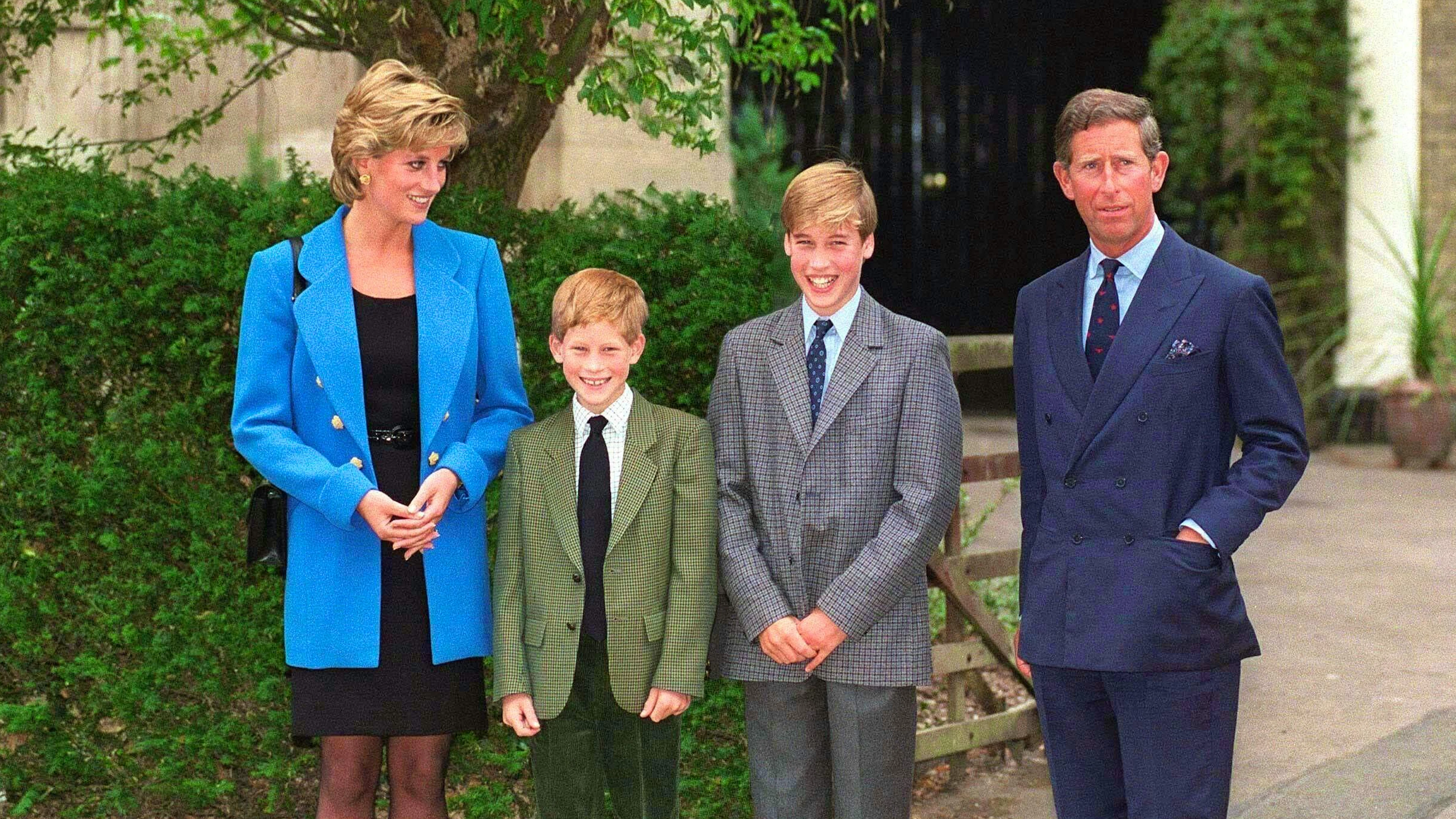 Ein Bild aus glücklicheren (Ehe-)Tagen: Prinzessin Diana und der heutige König Charles mit ihren beiden Söhnen Harry und William.