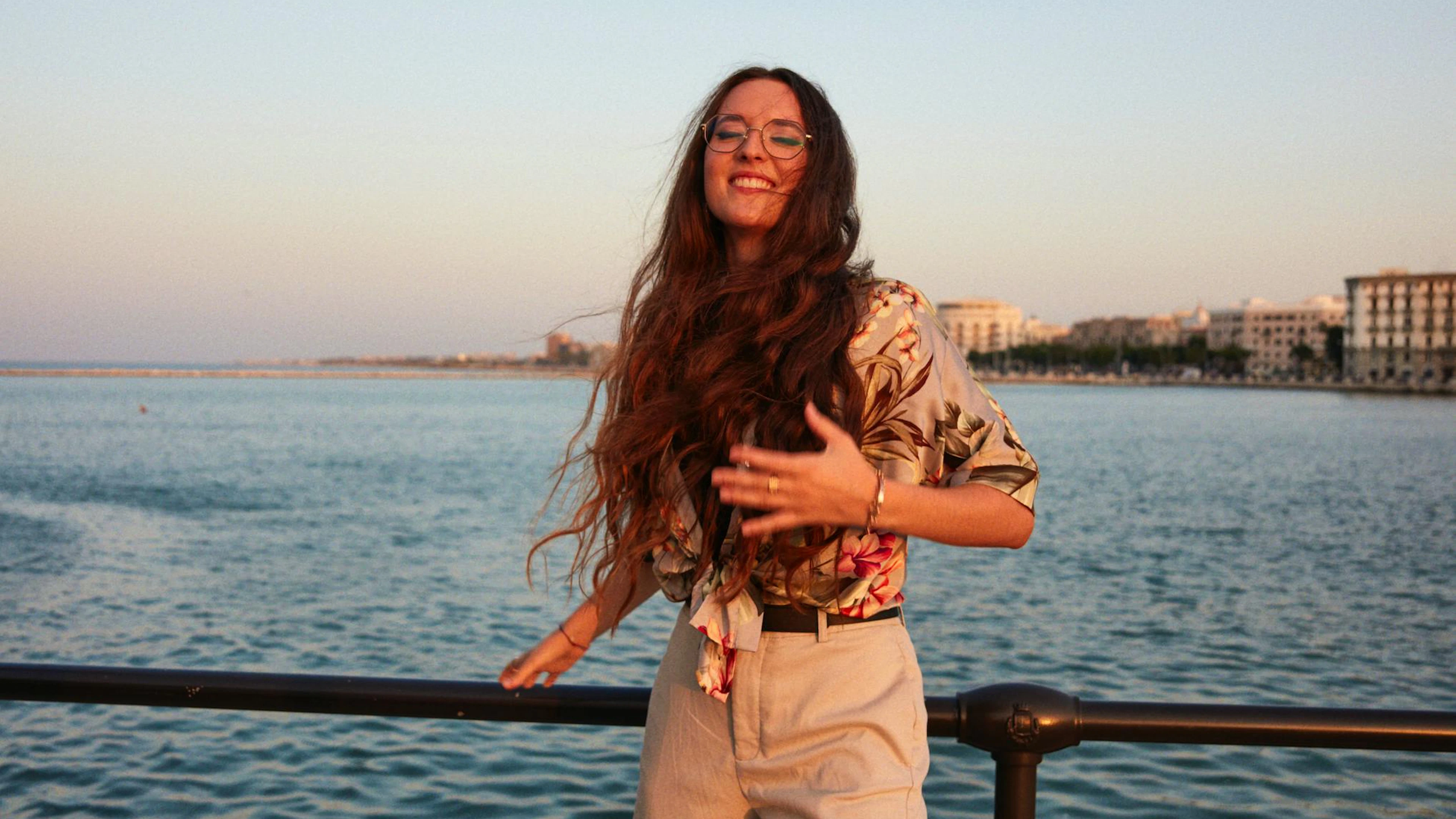 «Deshalb passiert es hin und wieder, dass ich direkt aus dem Bett ins Studio laufe – also noch das Pyjama trage, während ich Gitarre spiele»: Veronica Fusaro.