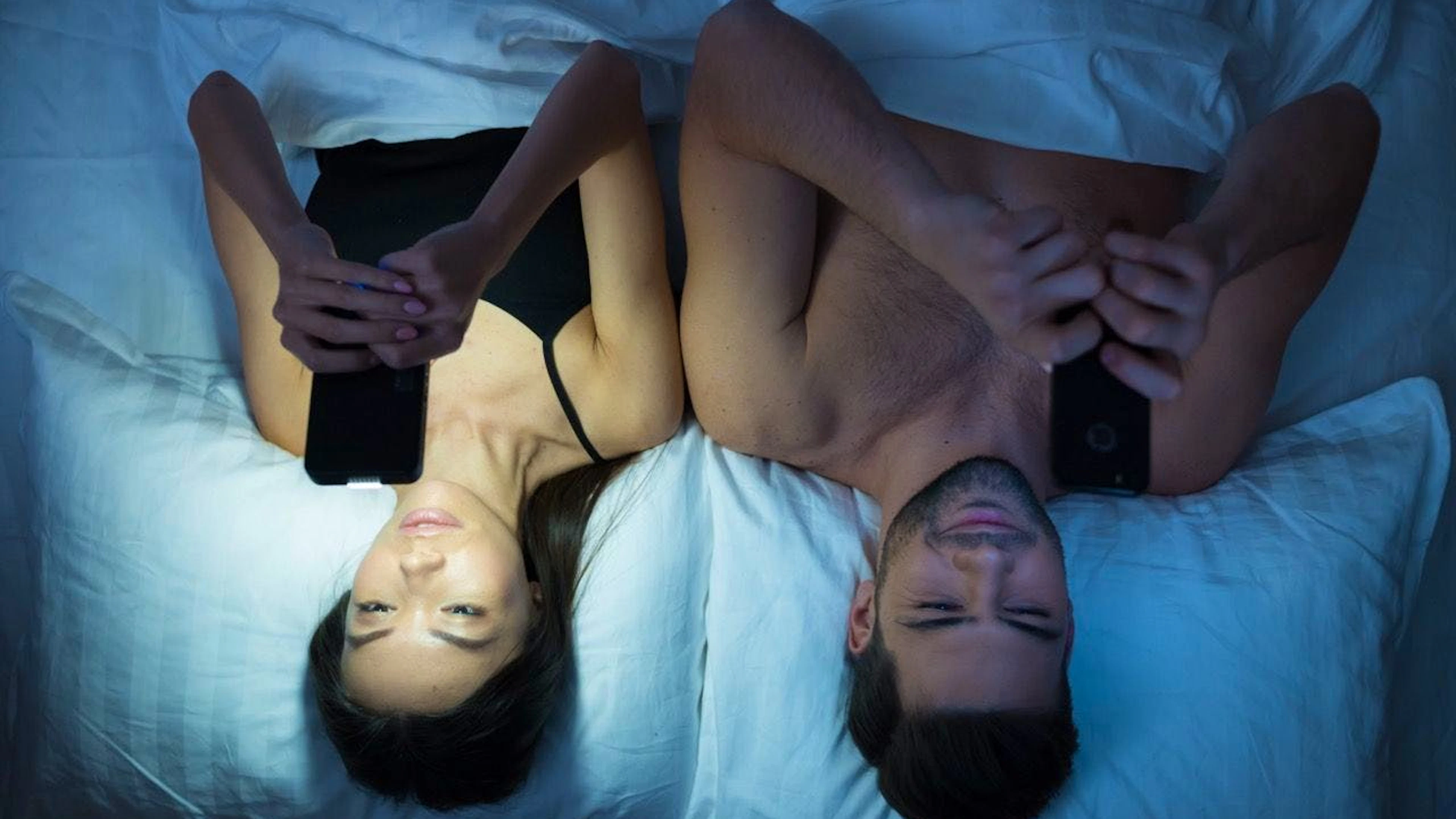 Im Bett tabu: Smartphones. 