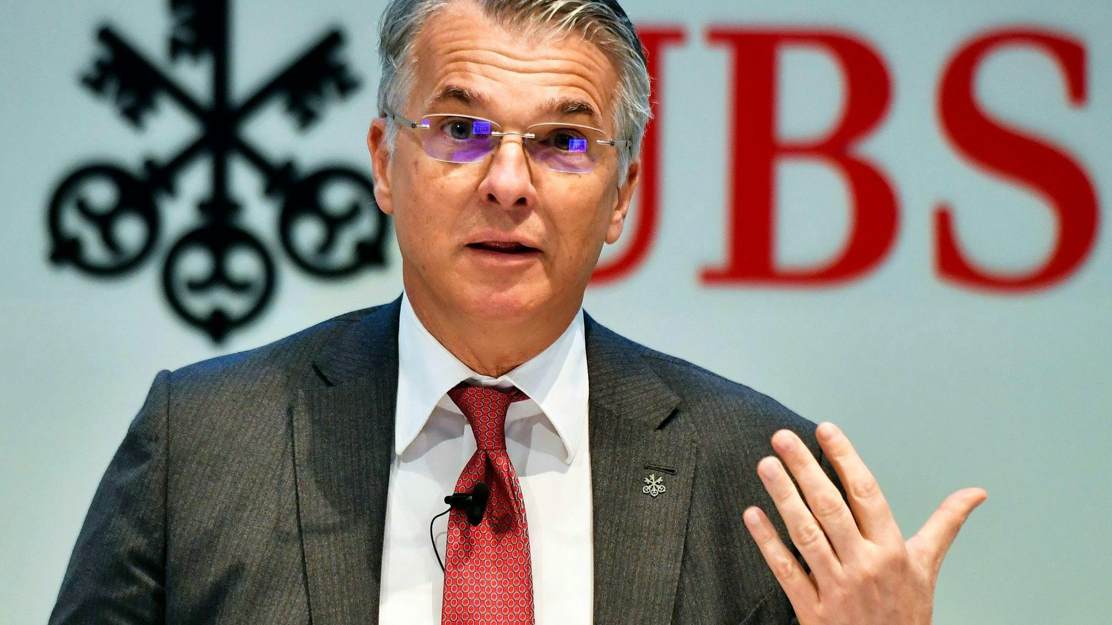 Vor allem Sergio Ermotti wird mit Lohnkürzungen rechnen müssen.