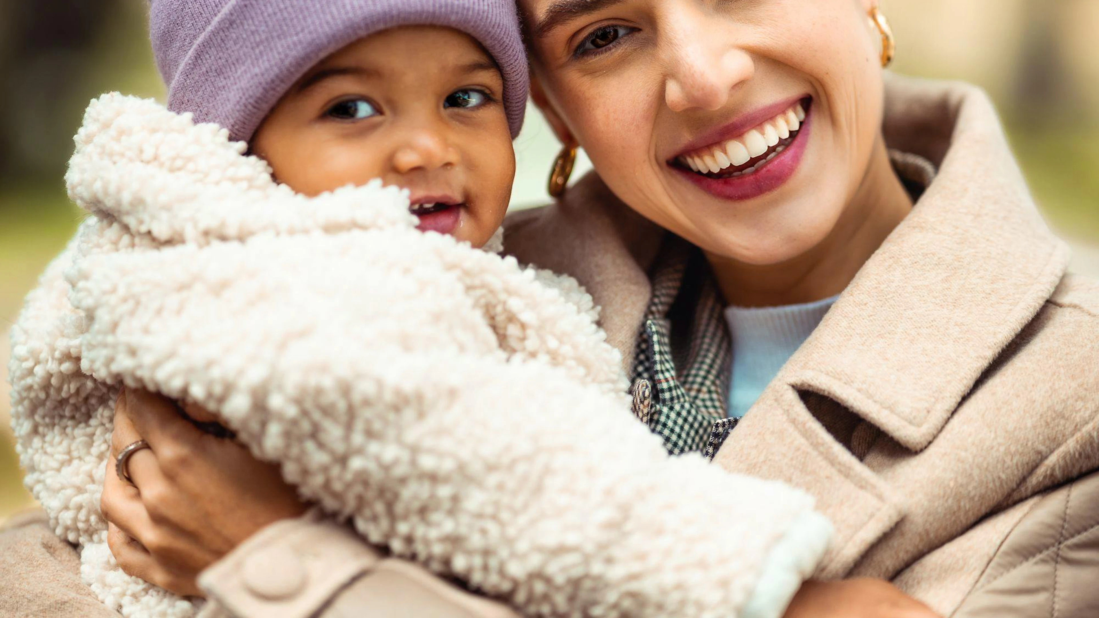 Die Schweizer Influencerin Valeria Harris und ihr Sohn Thor. Sie zeigt ihren Familienalltag auf Instagram.