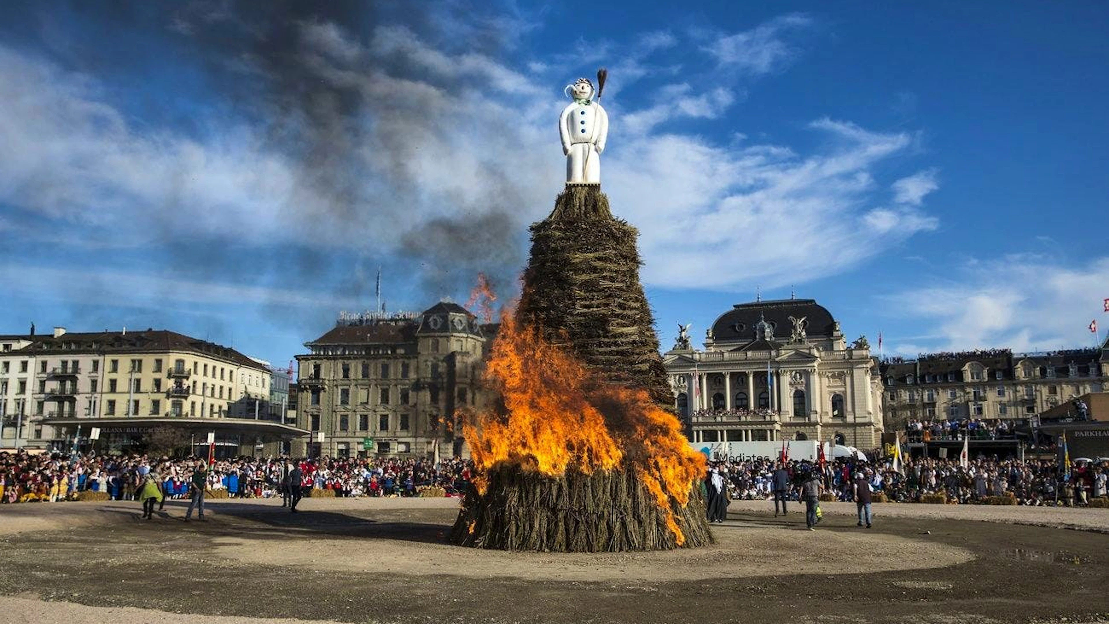 Am 28. April brennt der Böögg auf dem Zürcher Sechseläutenplatz wieder. Die Regel lautet: Je kürzer die Brenndauer, desto besser der Sommer. 