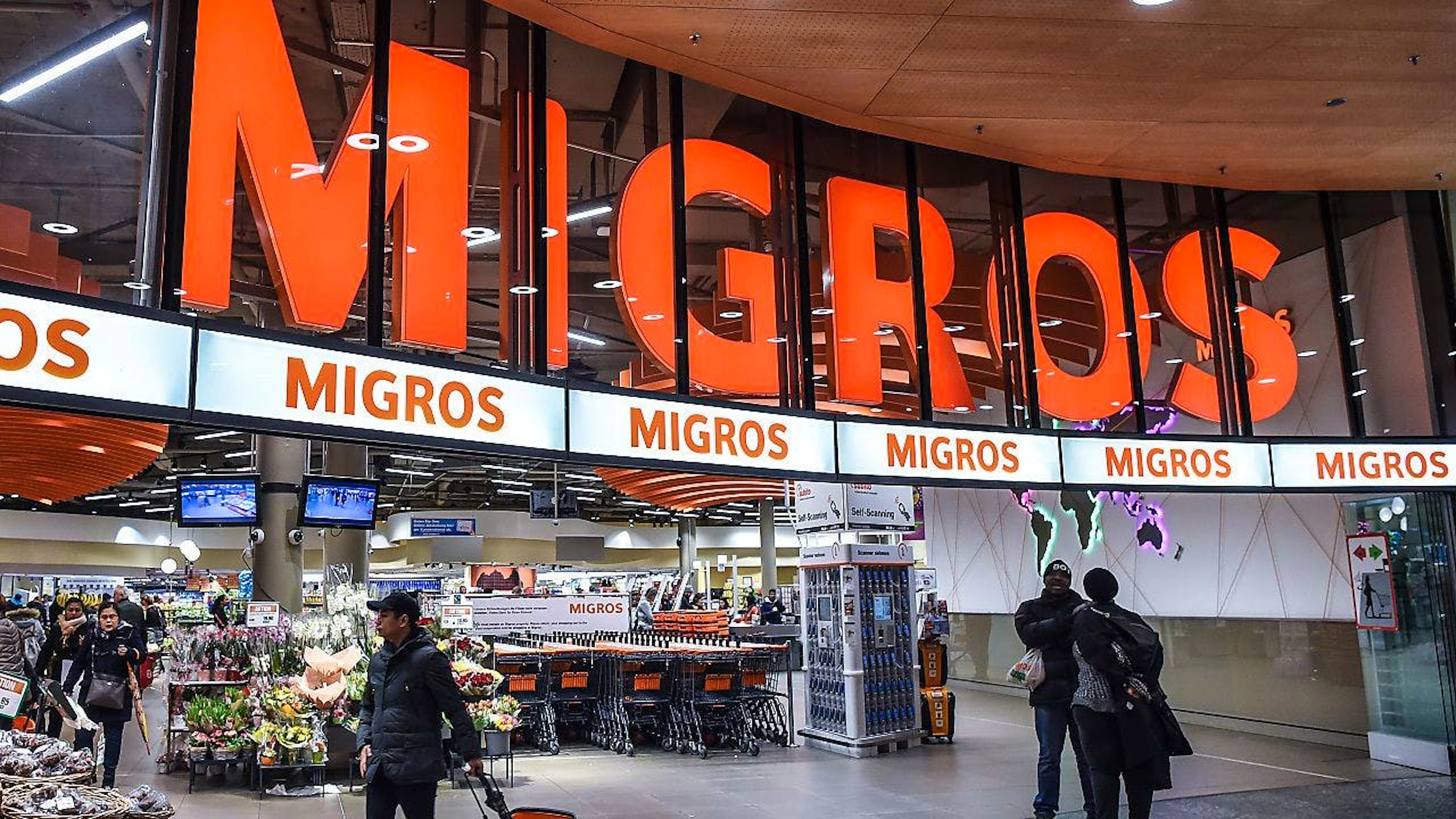 In der Ostschweiz bekommen Migros-Kunden personalisierte Werbung auf speziellen Screens ausgespielt. (Archivbild).