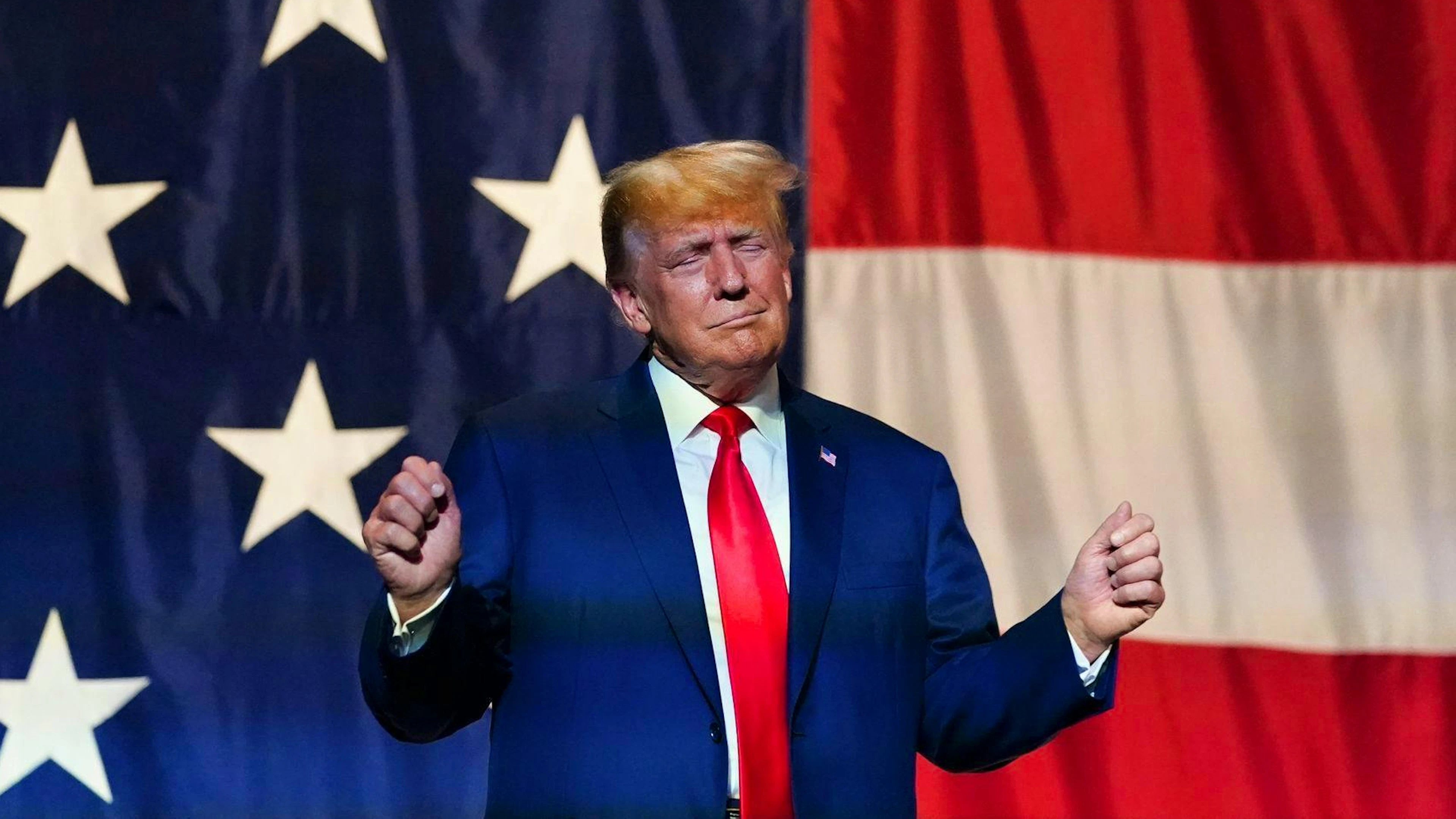 Donald Trump tritt auf einer Parteiveranstaltung der Republikaner auf.
