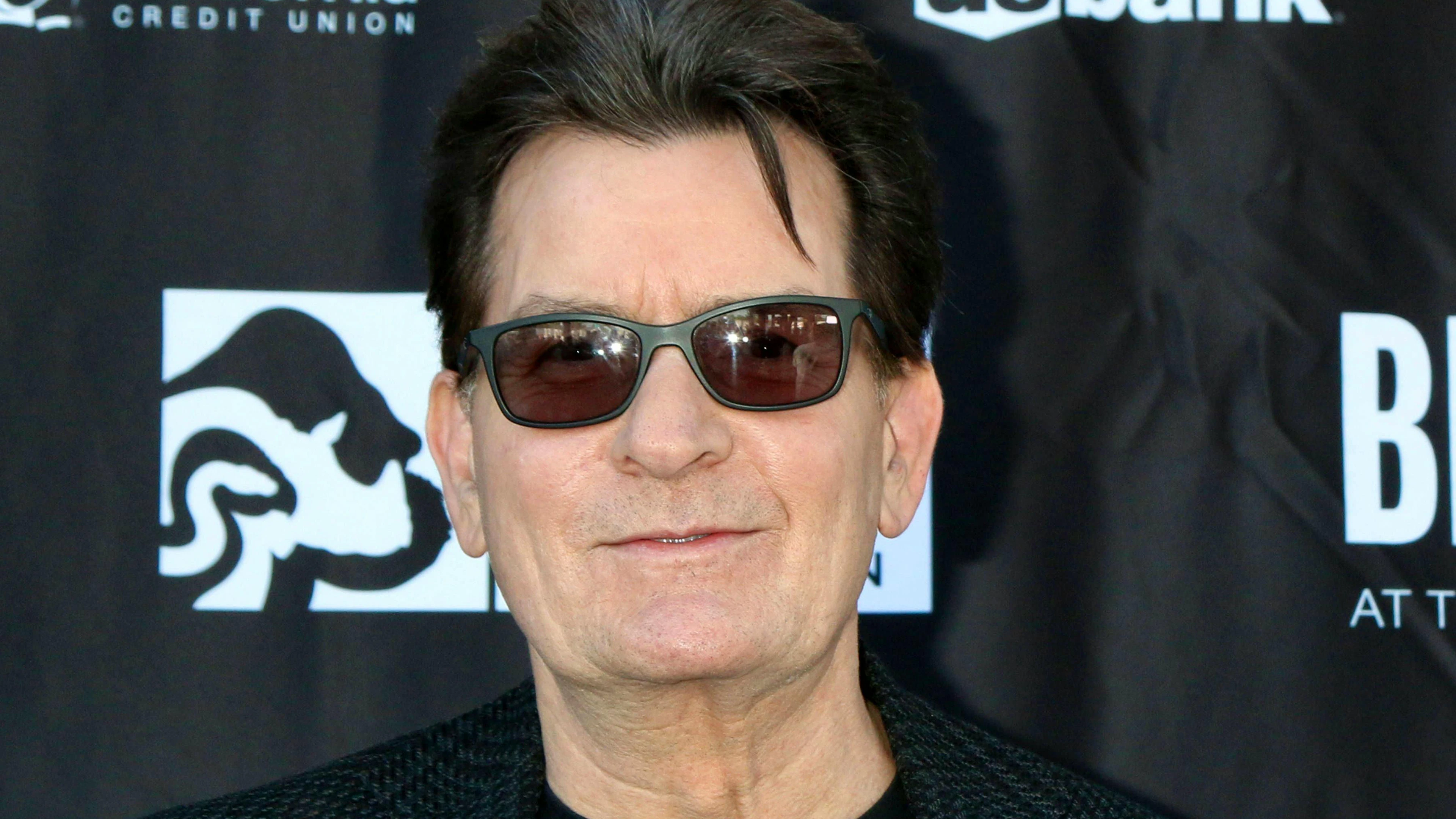Schauspieler Charlie Sheen, der jahrelang drogen- und alkoholsüchtig war, kämpft mit immer grösseren gesundheitlichen Problemen.