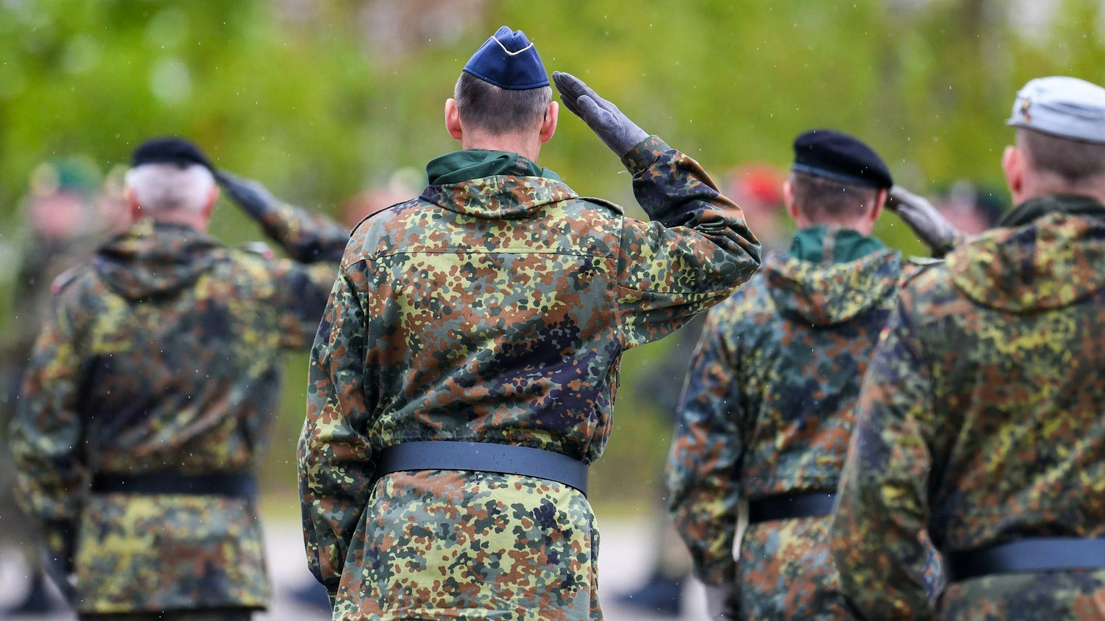 In Koblenz wurde ein deutscher Bundeswehr-Offizier wegen des Verdachts auf Spionage für Russland verhaftet. (Symbolbild)