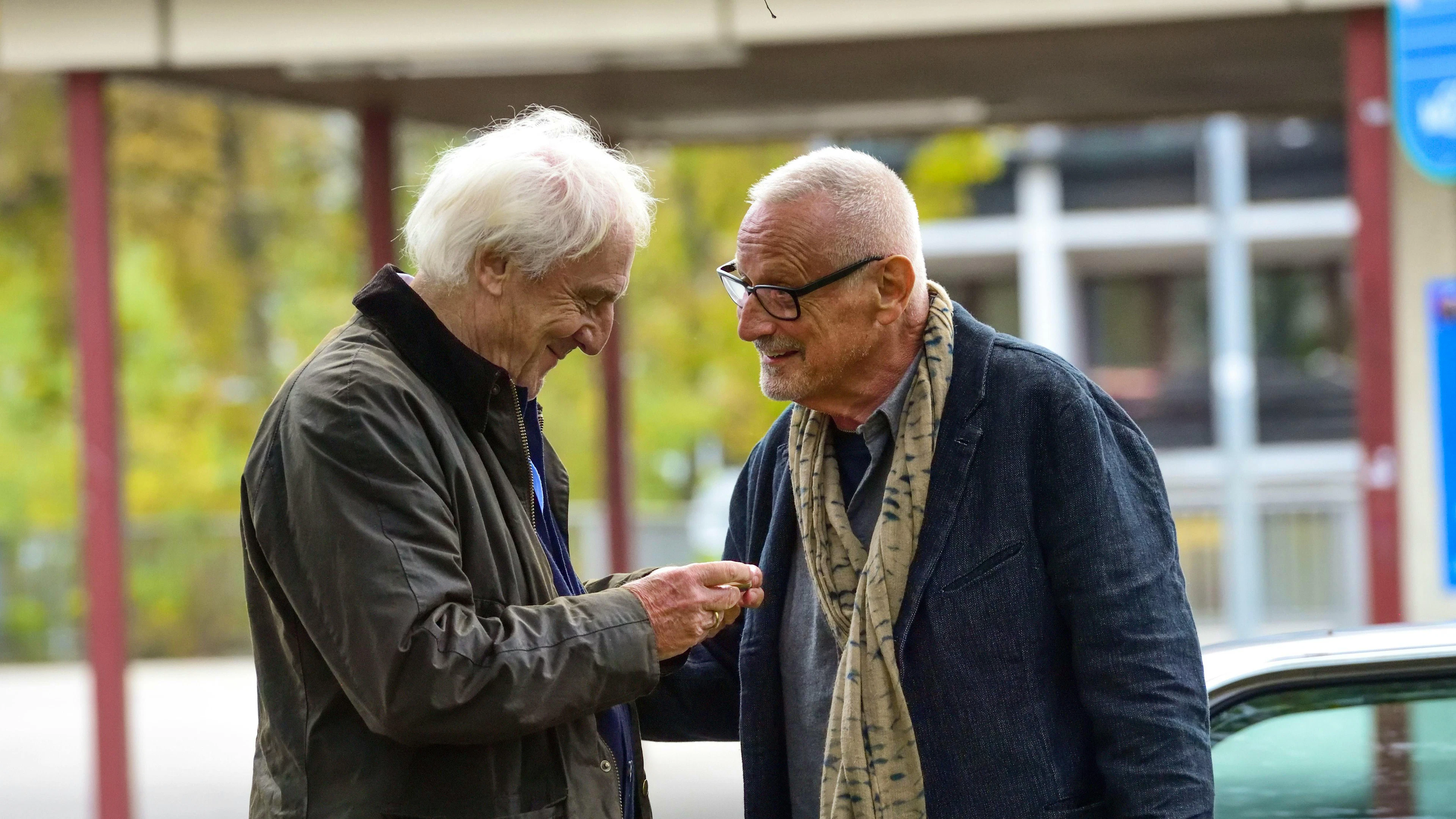 Die Pille bekam Günter von seinem Freund Heinz (Konstantin Wecker) geschenkt.