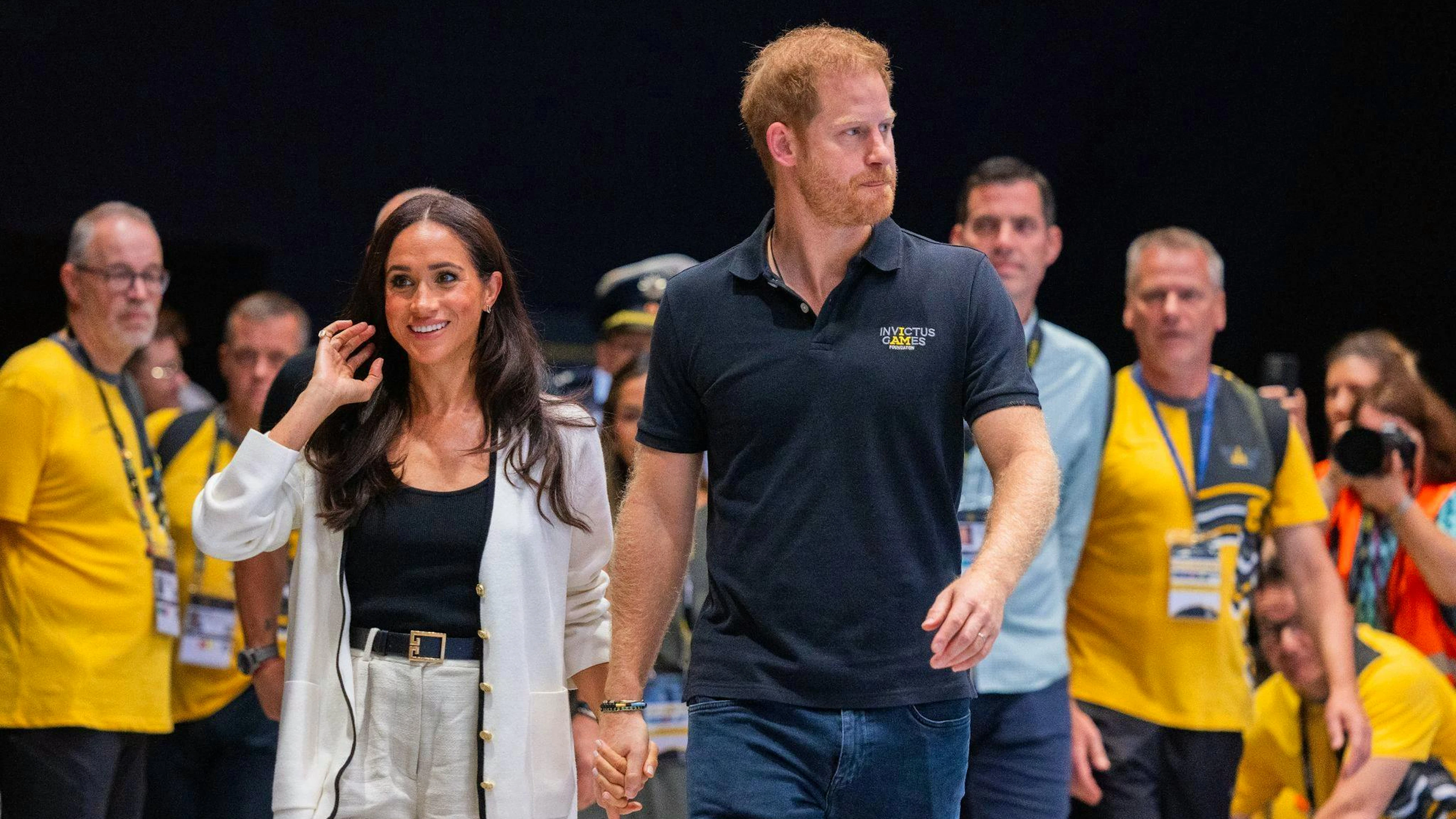 Prinz Harry, Herzog von Sussex, und seine Frau Meghan, Herzogin von Sussex, Hand in Hand bei den Invictus Games in Düsseldorf.