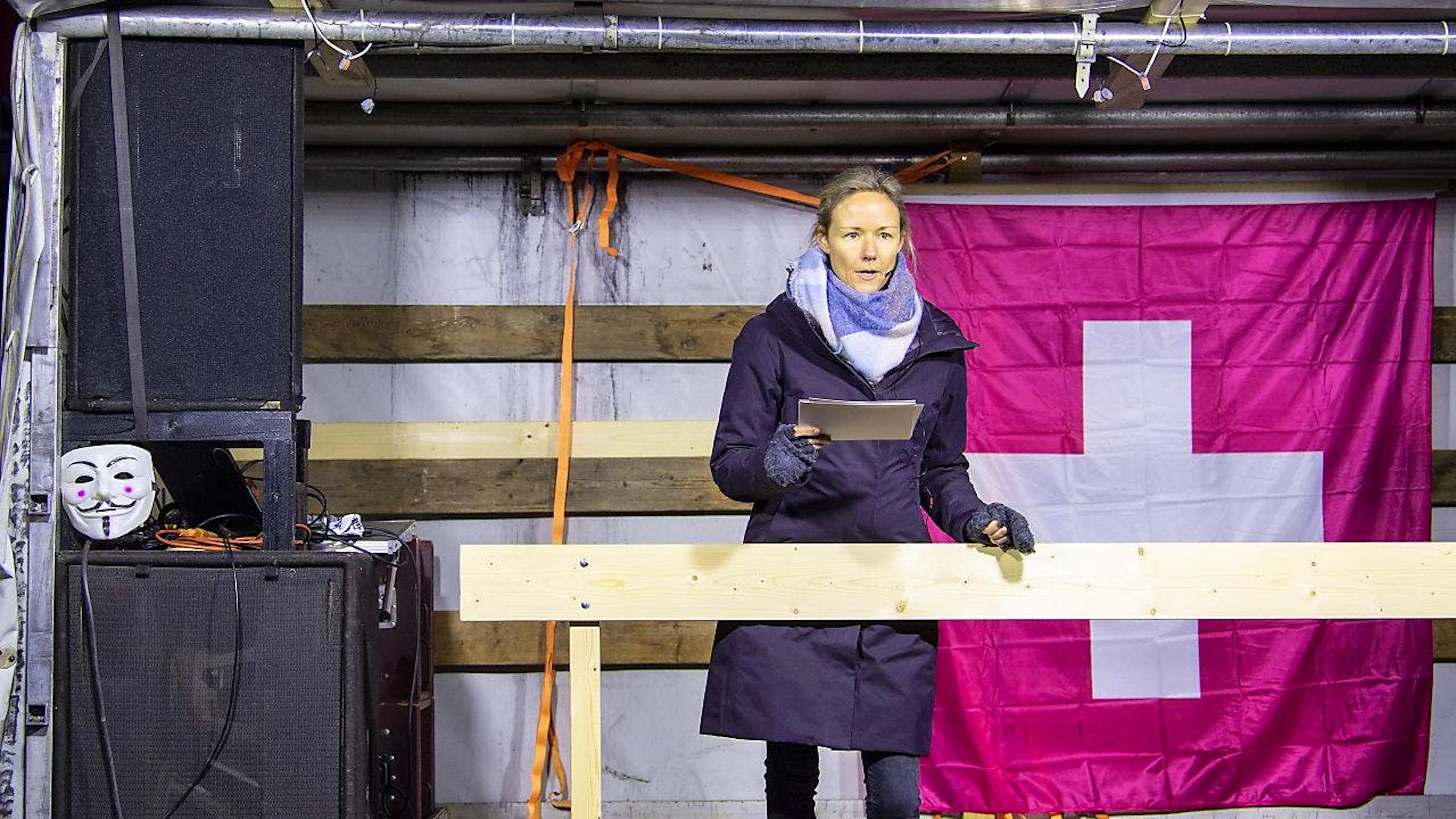 SVP-Politikerin Maria Wegelin liess sich bei ihrem Wahlkampf von Mitgliedern der Jungen Tat helfen.
