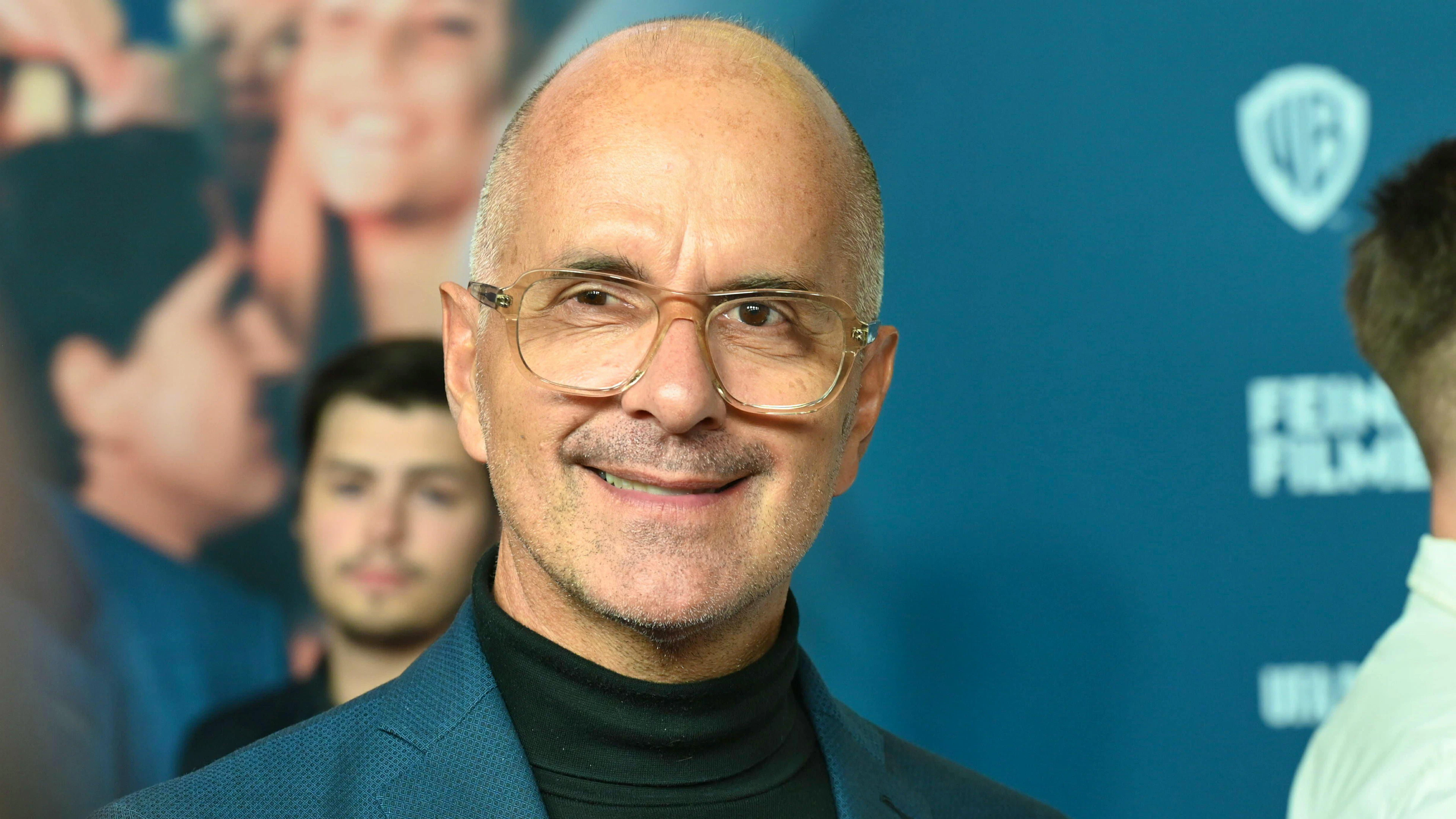 Der 57-jährige Schauspieler möchte in der Filmindustrie weiterhin aktiv bleiben. Es mache ihm nach wie vor mehr Spass als sein Ausbildungsberuf – er war Bankkaufmann.