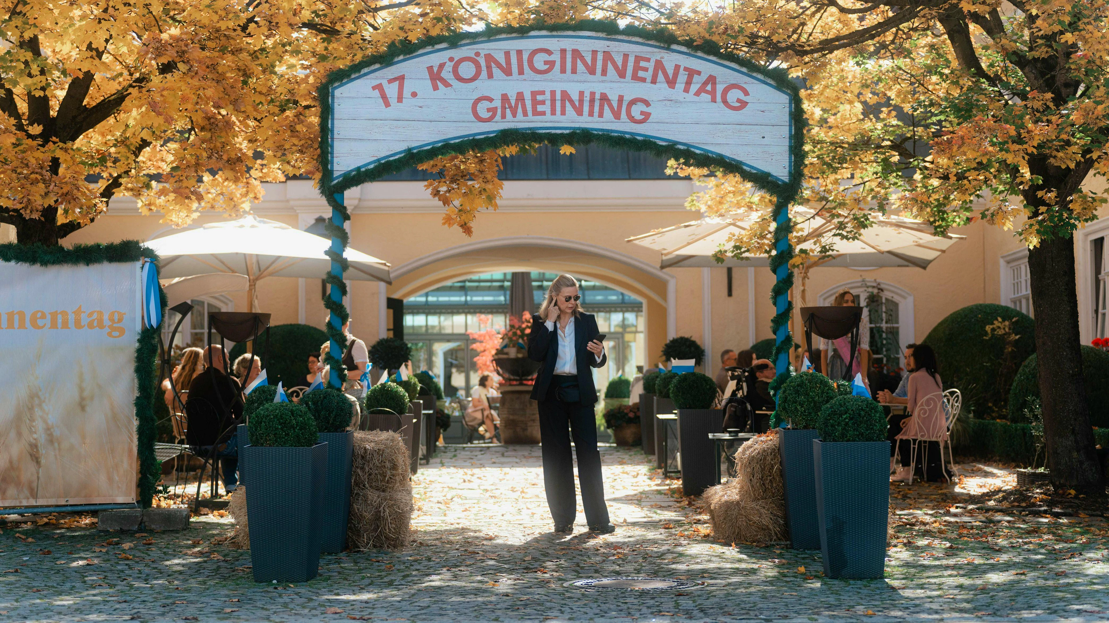 Die Münchner Ermittler werden nach Gmeining gerufen, wo gerade der «17. Königinnentag» stattfindet.