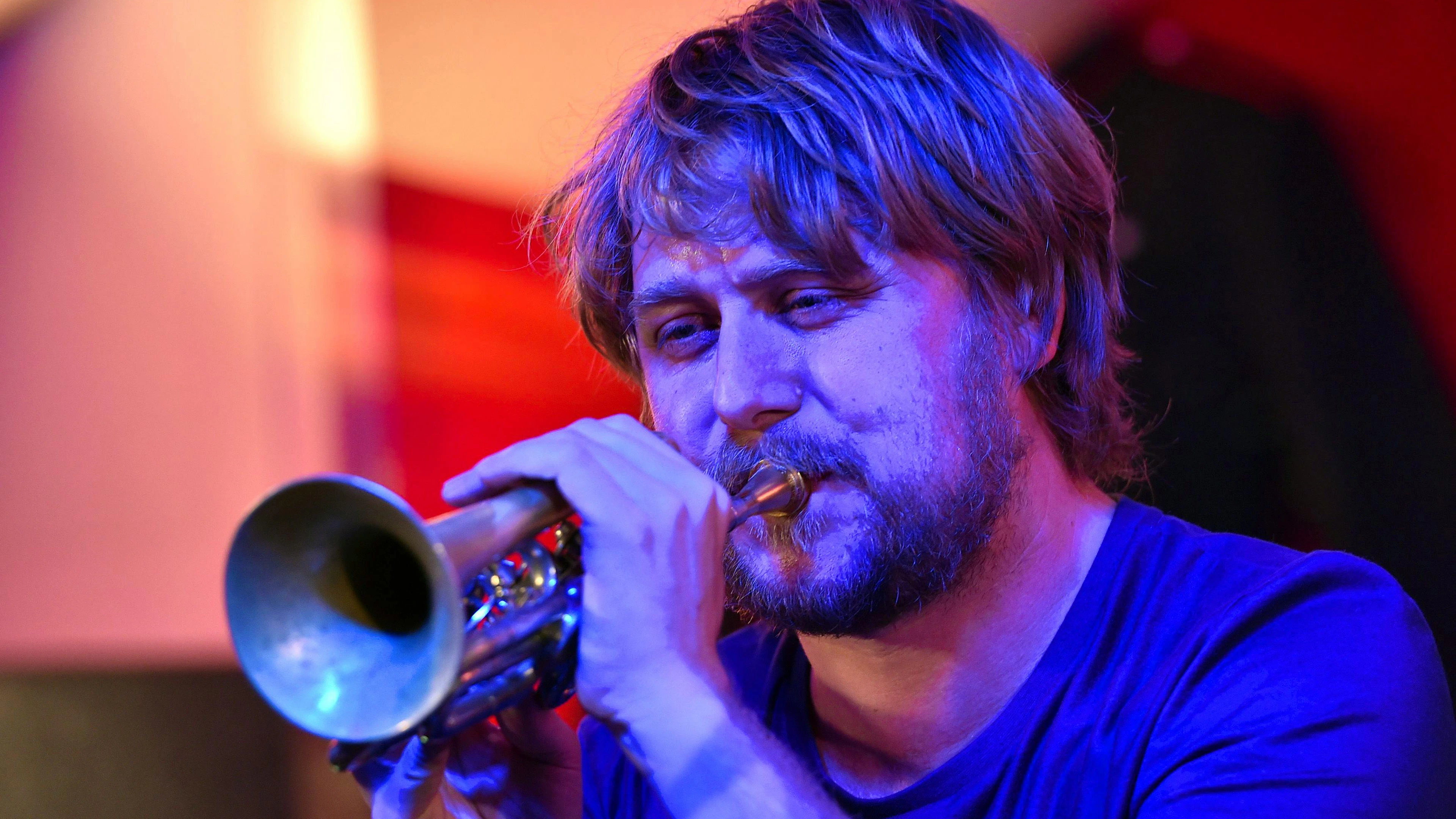 «Wir waren von Anfang an hellauf begeistert, dass wir für die Filmmusik zum Münchner ‹Tatort angefragt› wurden», sagt LaBrassBanda-Frontmann Stefan Dettl gegenüber der ARD.