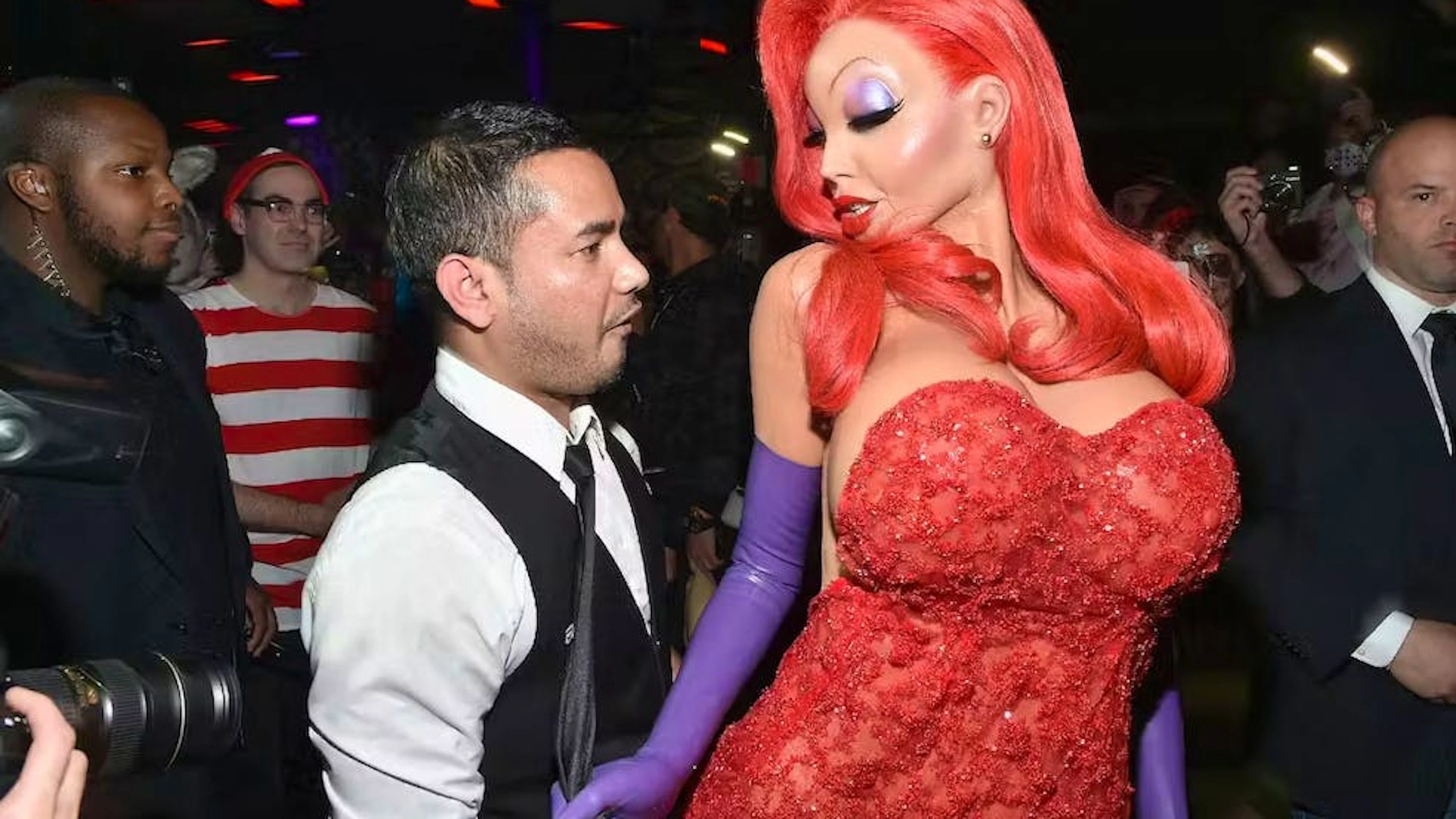 Il s'agit bel et bien de Heidi Klum dans ce costume hallucinant! En 2015, le mannequin allemand nous a une nouvelle fois surpris avec son déguisement Jessica Rabbit. Heidi Klum s'est même surpassée et fait honneur à son surnom «Halloween Queen». Mais où donc était son Roger Rabbit lors de cette soirée de l'horreur? Vito Schnabel est resté introuvable.