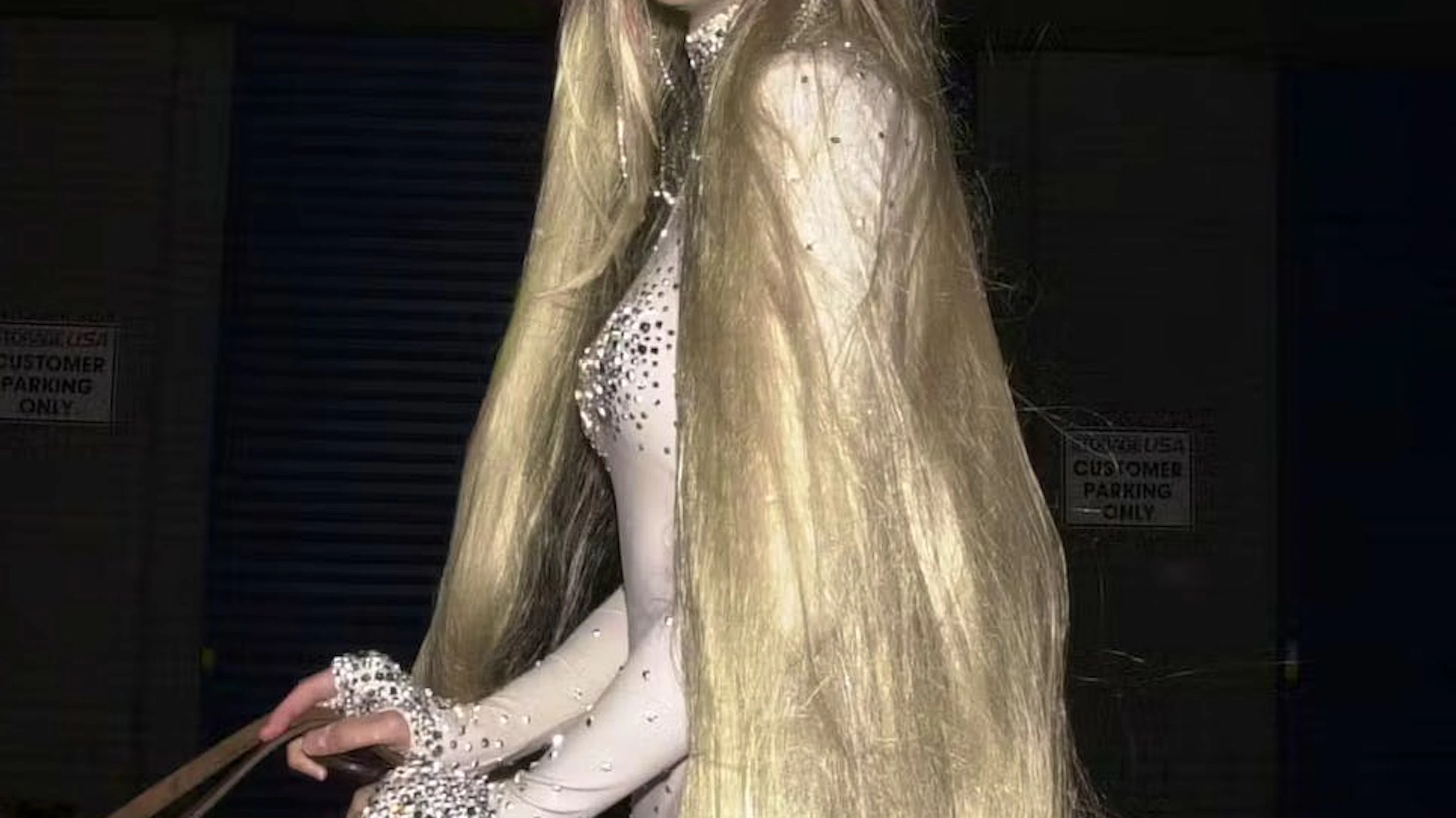 Retour au 11e siècle en 2001: Heidi se transforme en Lady Godiva.