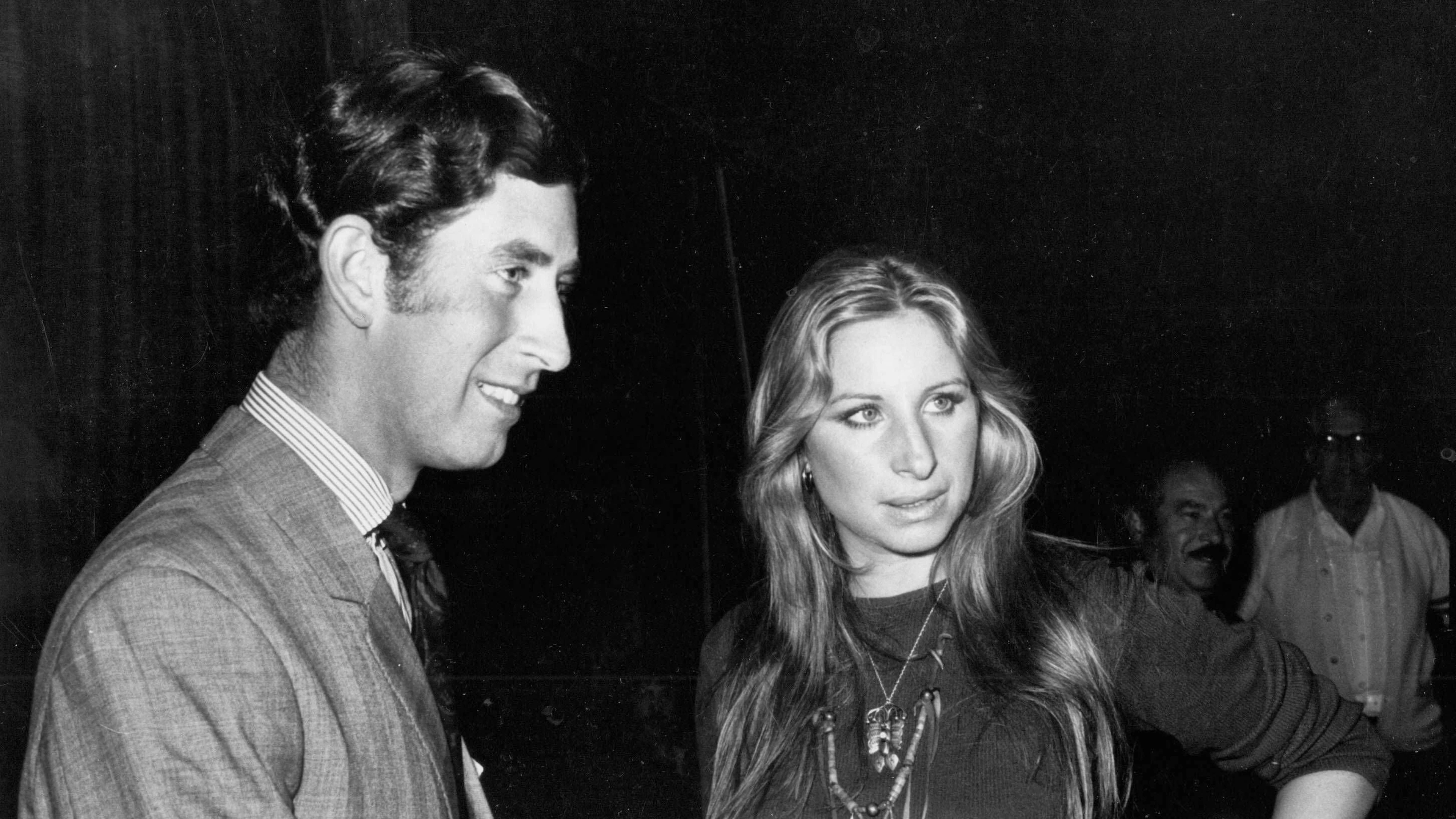 Was lief da genau? Als junger Prinz schwärmte Charles für Schauspielerin Barbra Streisand.