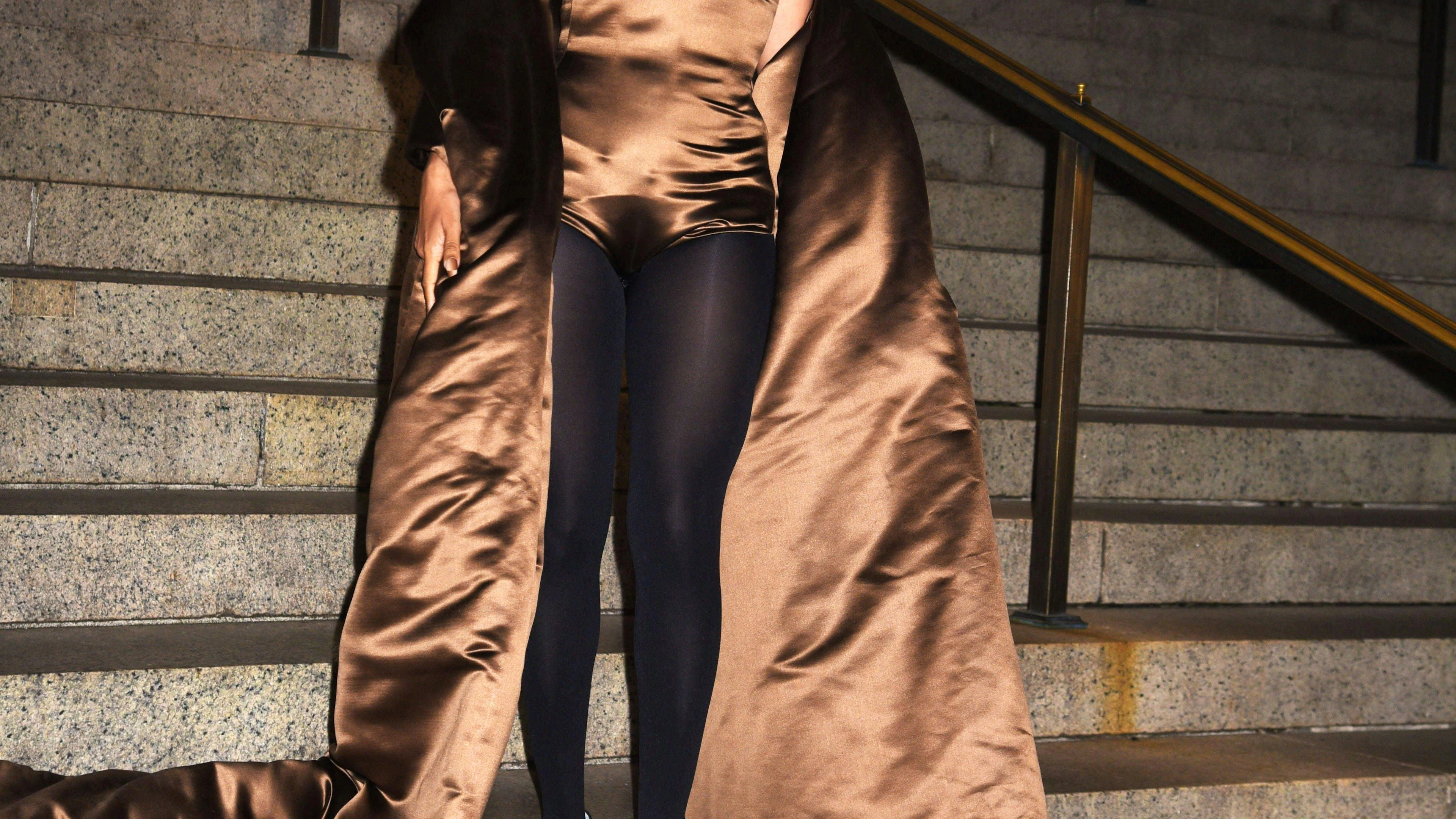 Lors des CFDA Fashion Awards 2023, l'actrice LaLa Anthony a arboré la tendance «no pants» avec une sorte de body brillant qu'elle portait sur des collants.