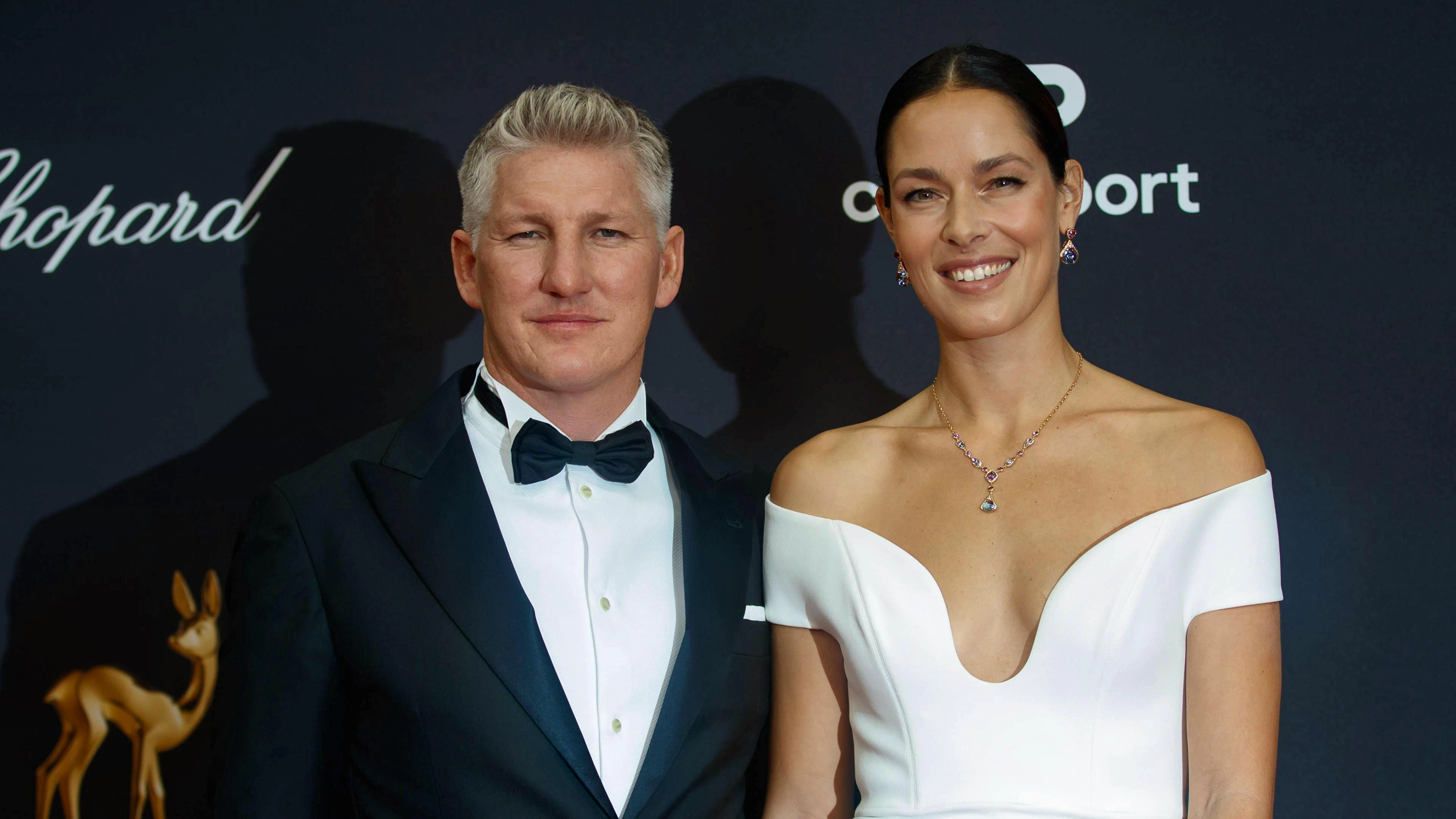 Bastian Schweinsteiger wird mit seiner Frau Ana Ivanovic auch am Abschied teilnehmen.