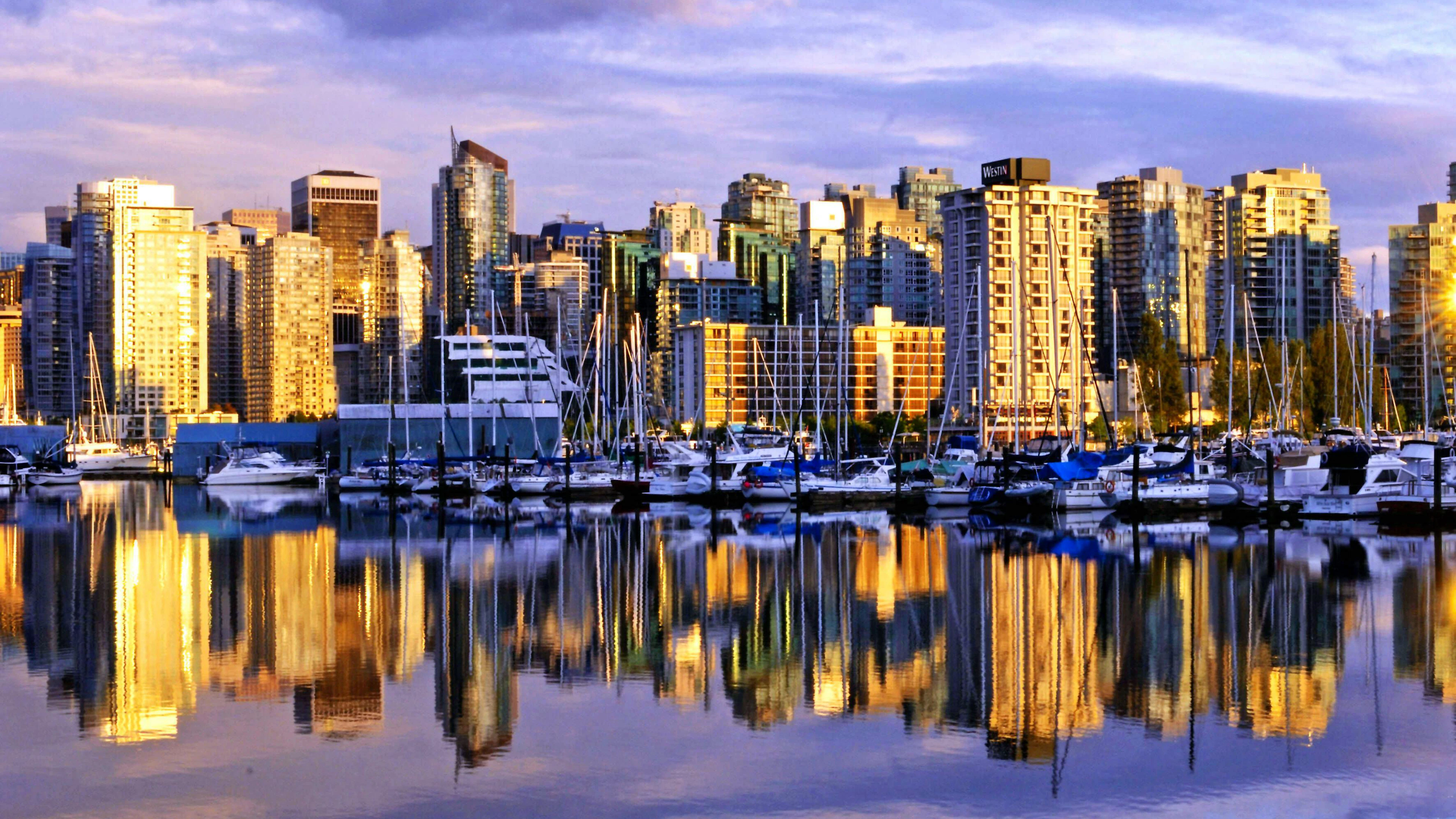 Wer auf Nummer sicher gehen will, der reist nach Kanada. Das Land in Nordamerika erhält Rang eins. Vancouver (Bild) ist eines der vielen gefragten Reiseziele.&nbsp;